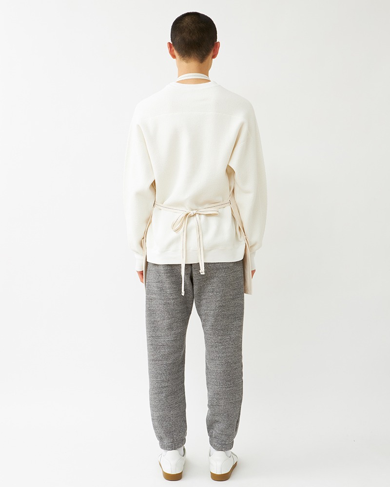 エプロンを着た男性