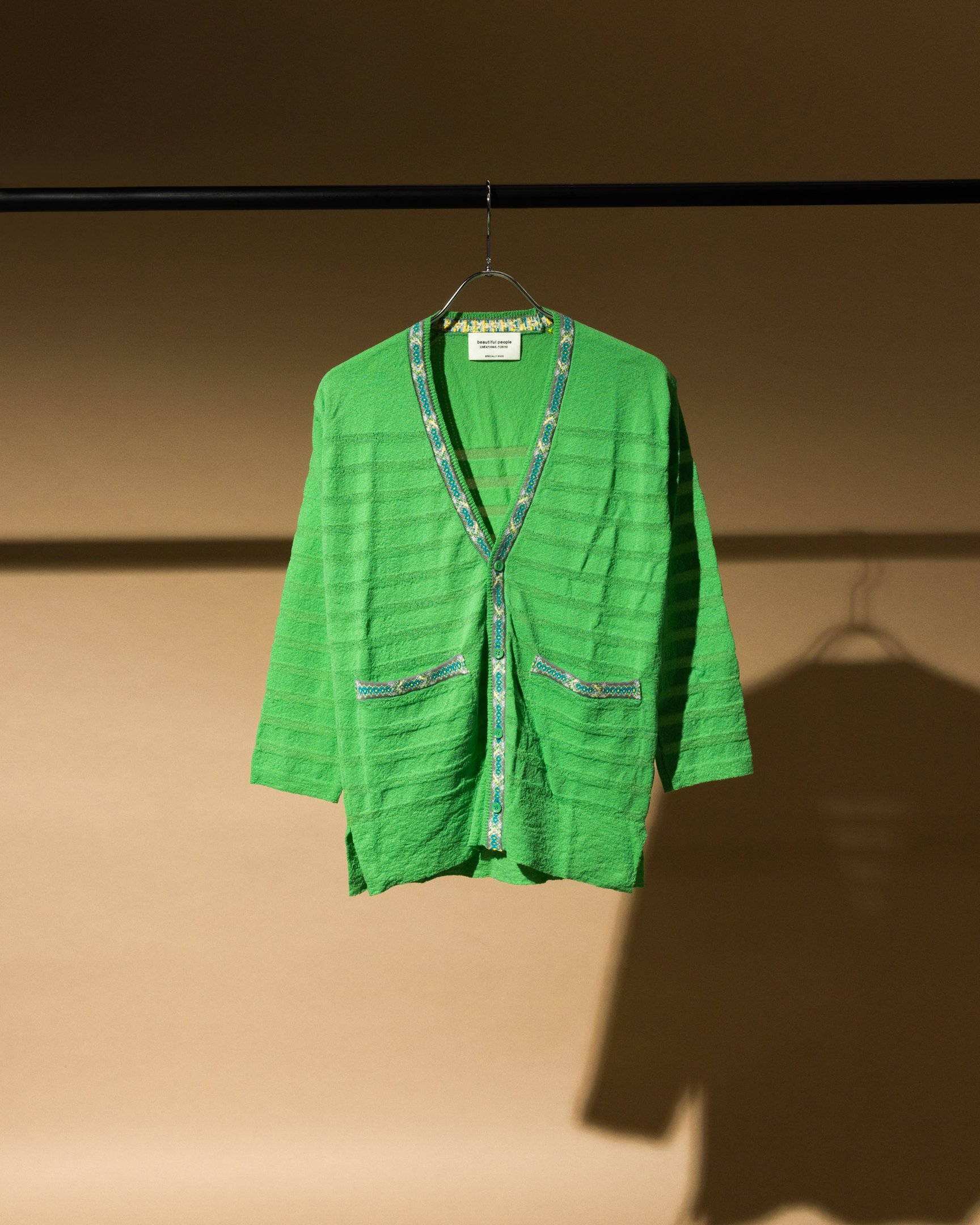 ビューティフルピープルのグリーンのカーディガン