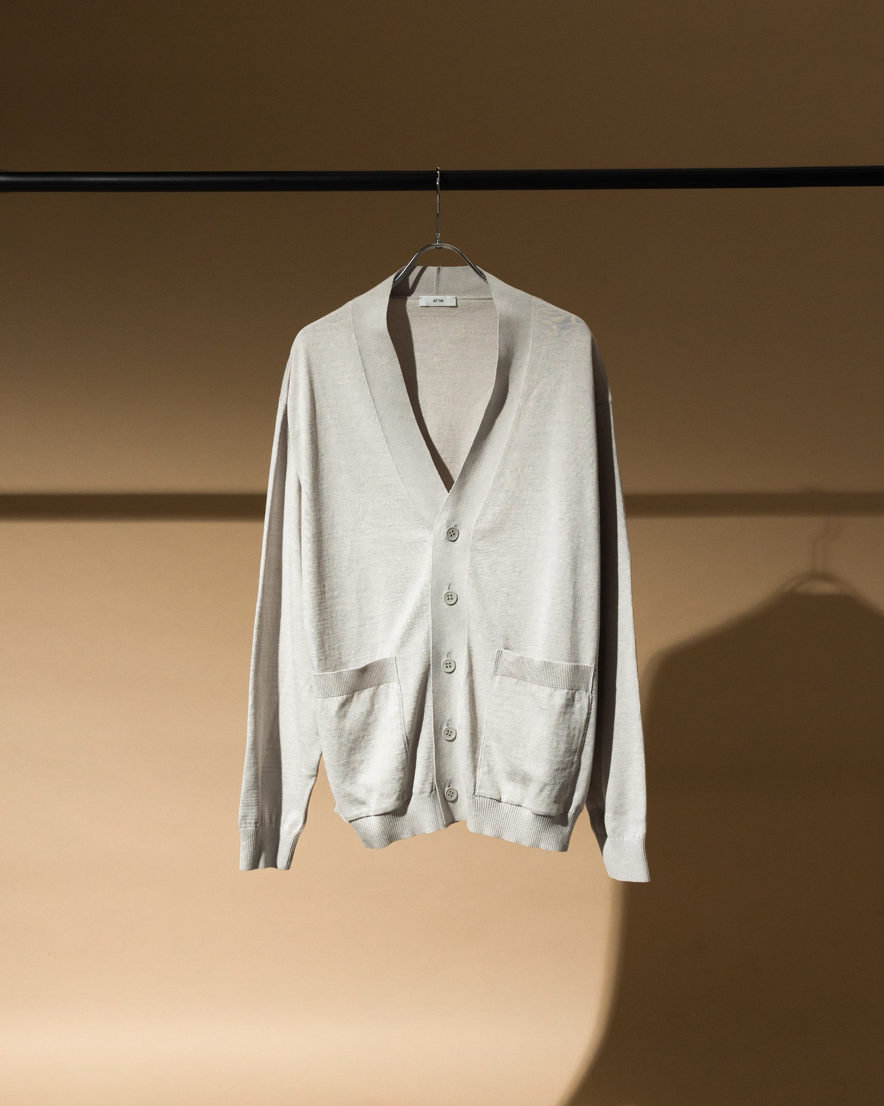 エイトンのカーディガン