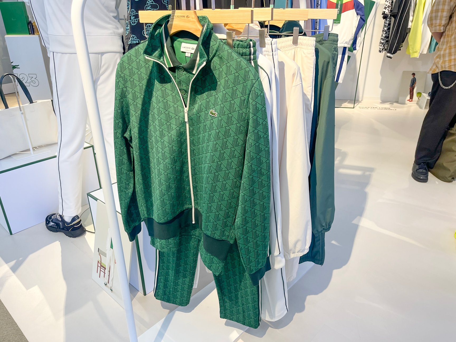 トラックスーツ