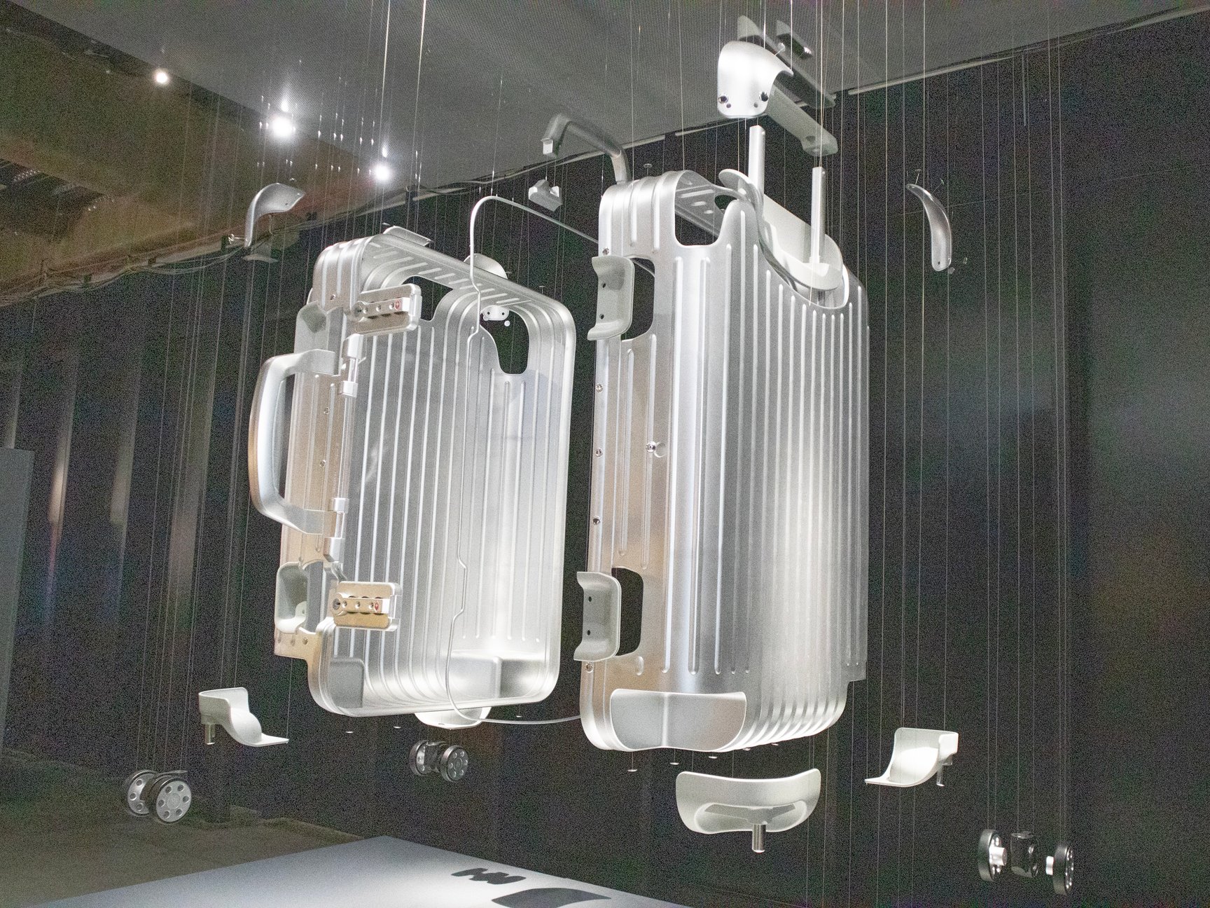 リモワのスーツケースの模型