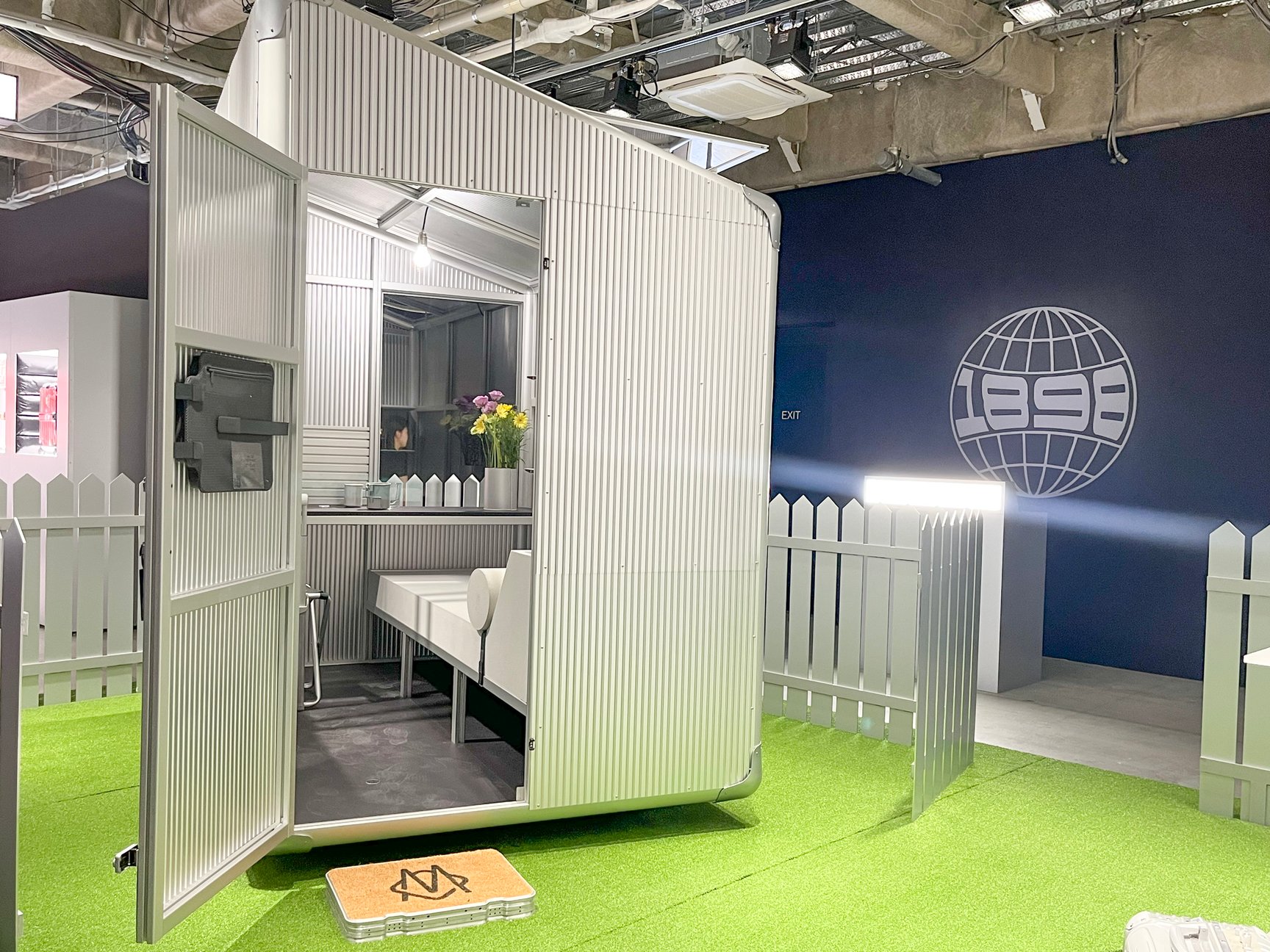 スーツケースを用いたインスタレーション