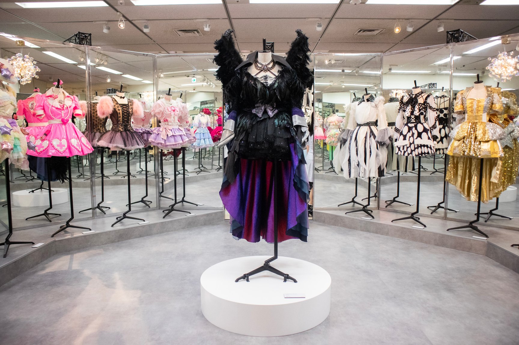 「AKB48大衣装展」内部を初公開