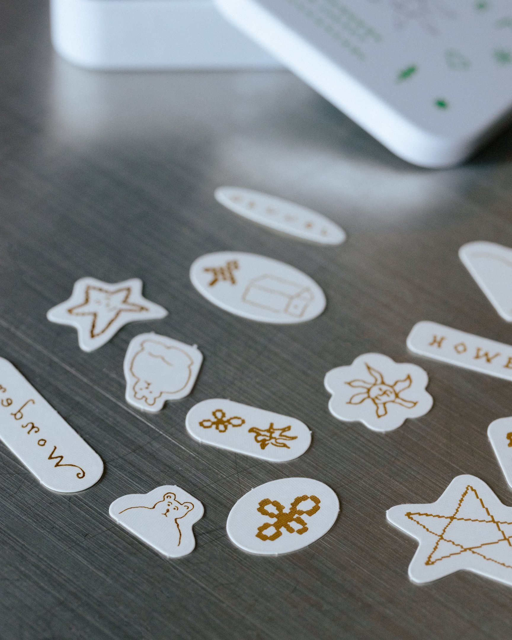 ゴールドのタトゥーシール