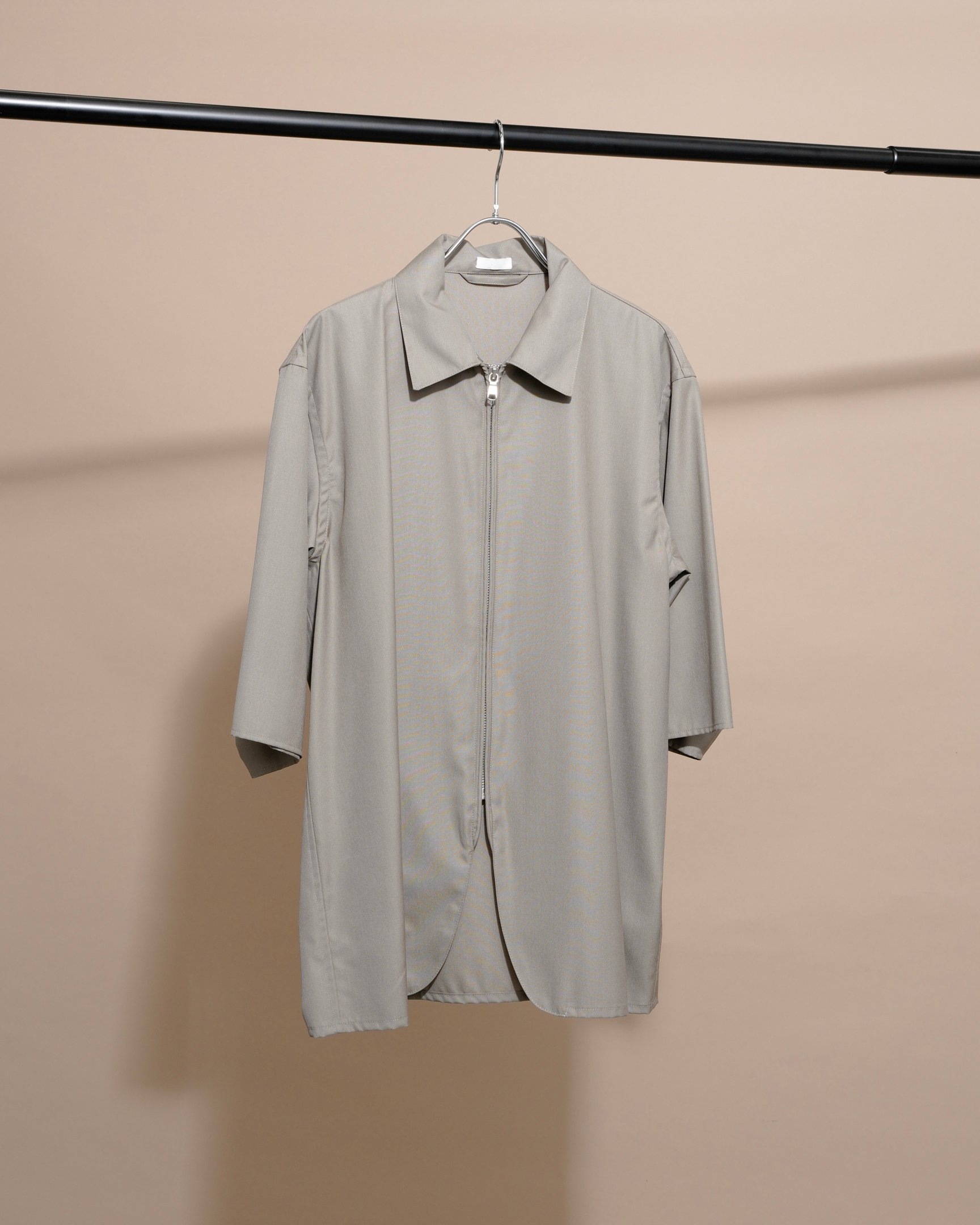 シーオールのジップ付き半袖シャツ
