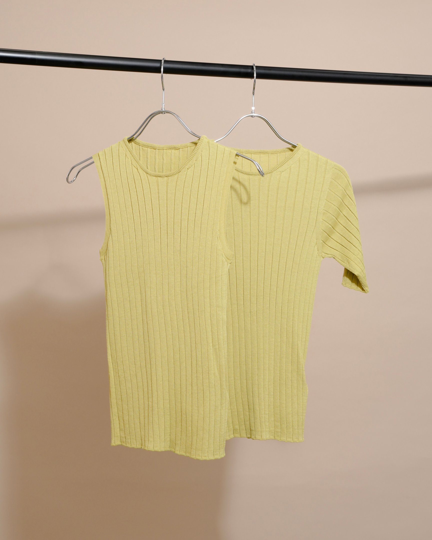 ライムカラーのポステレガントのトップス