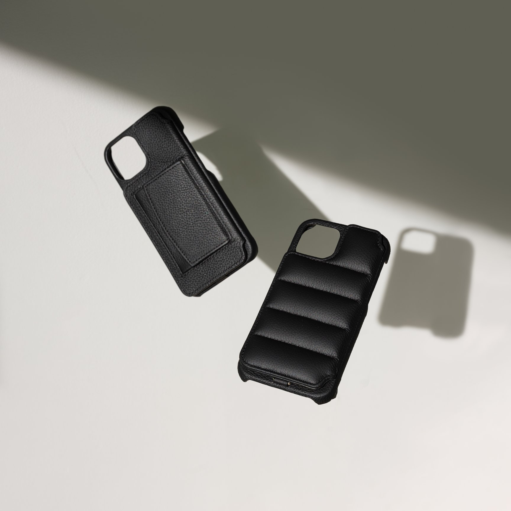 デミウルーボのスマホケース