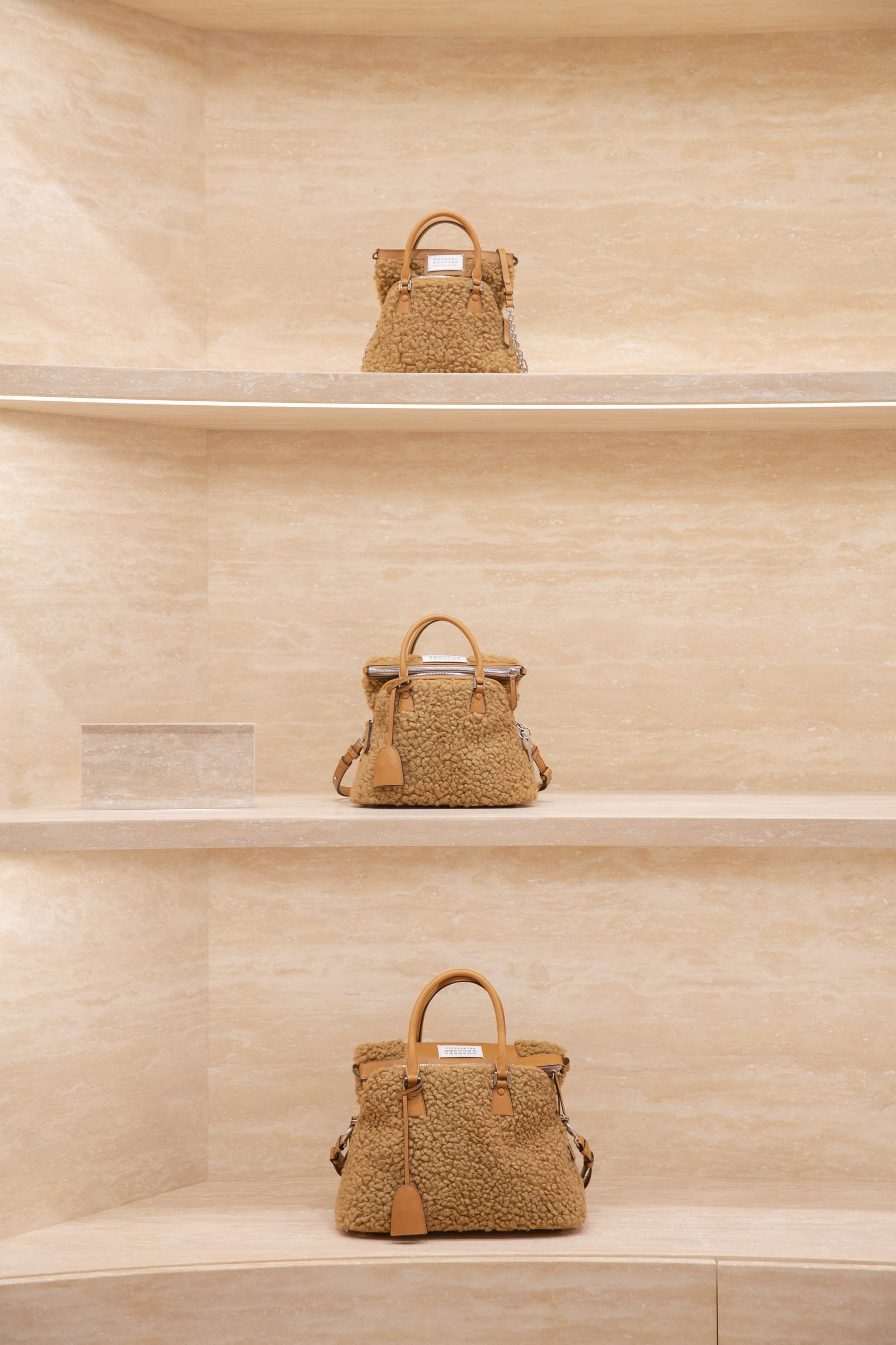 エコシアリングの「5AC」(下から)ミディアム(H24×W35×D17cm 43万3400円) ミニ(H18×W26×D13cm 36万5200円) マイクロ(H15×W22×D10cm 32万8900円)