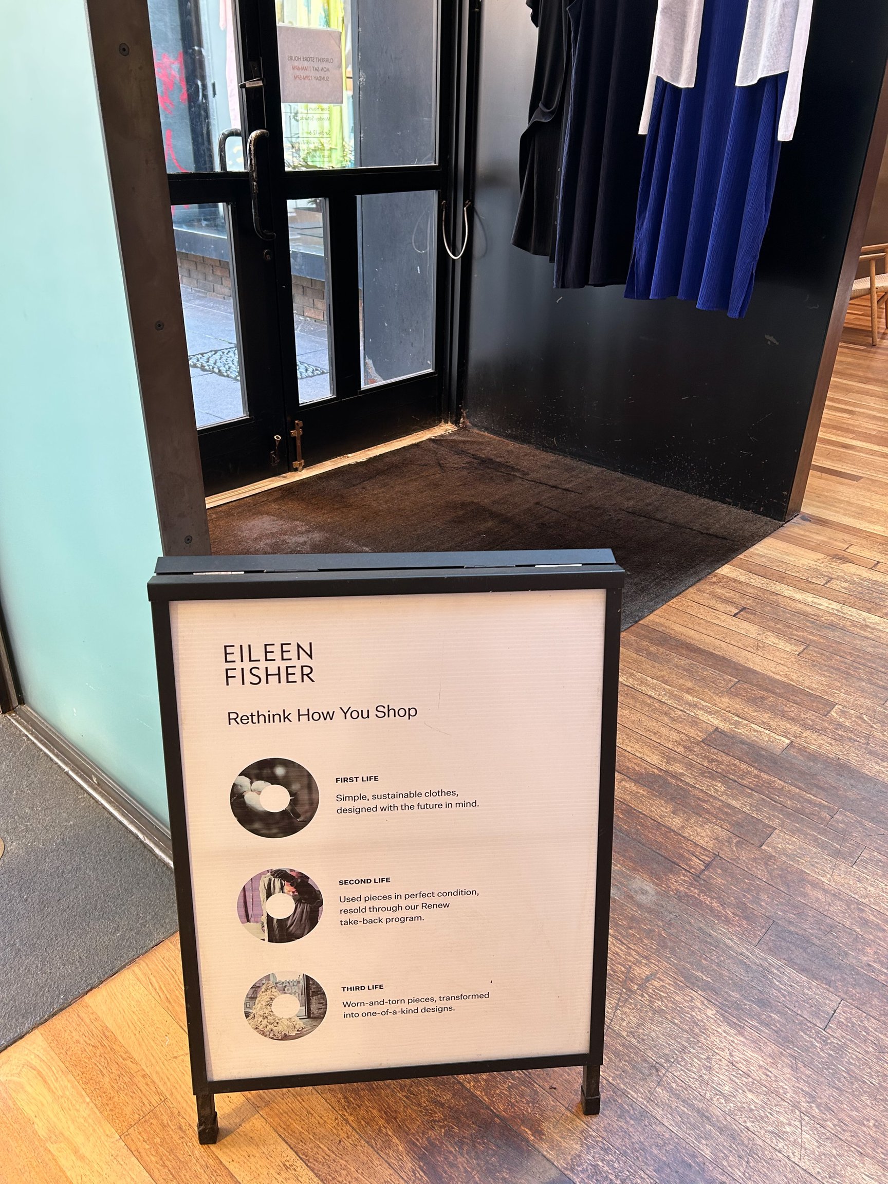 アイリーン・フィッシャーの店内