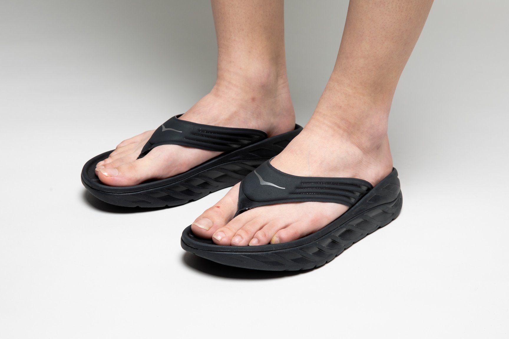 サンダルを履いた足