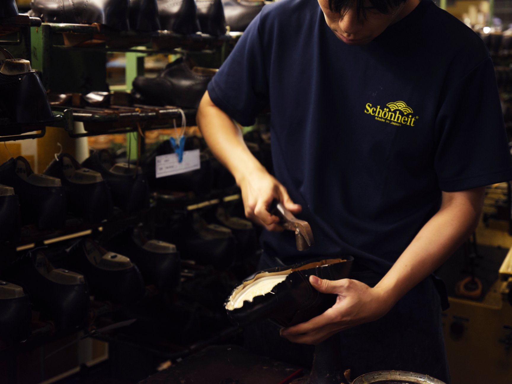 革靴職人の様子