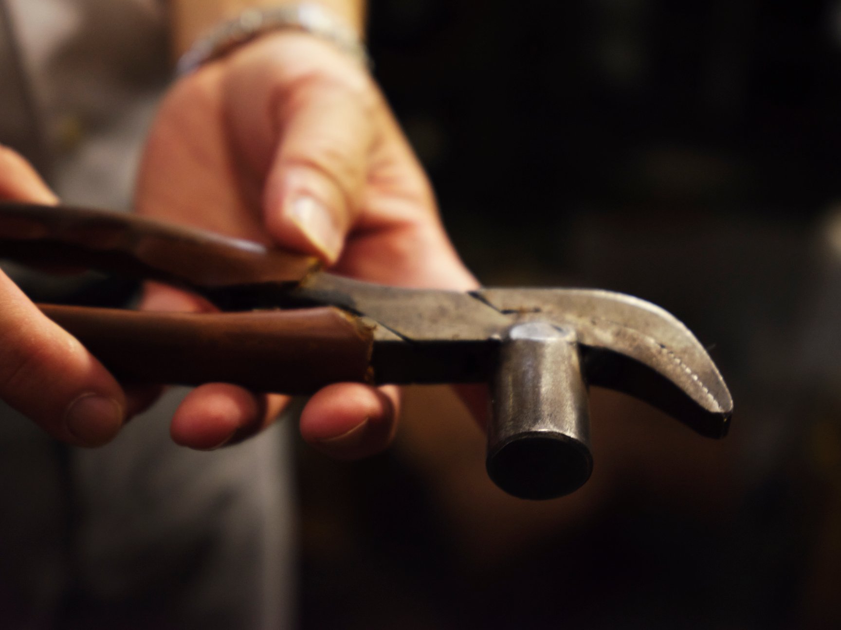 革靴職人の様子