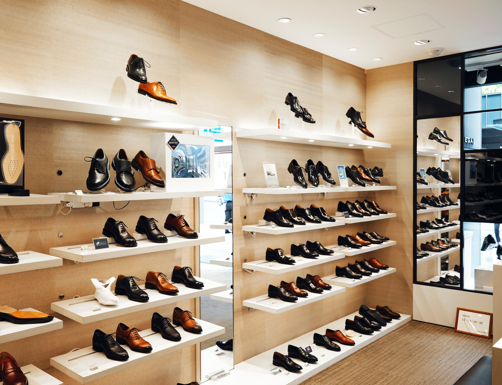 リーガル 日本橋の内観