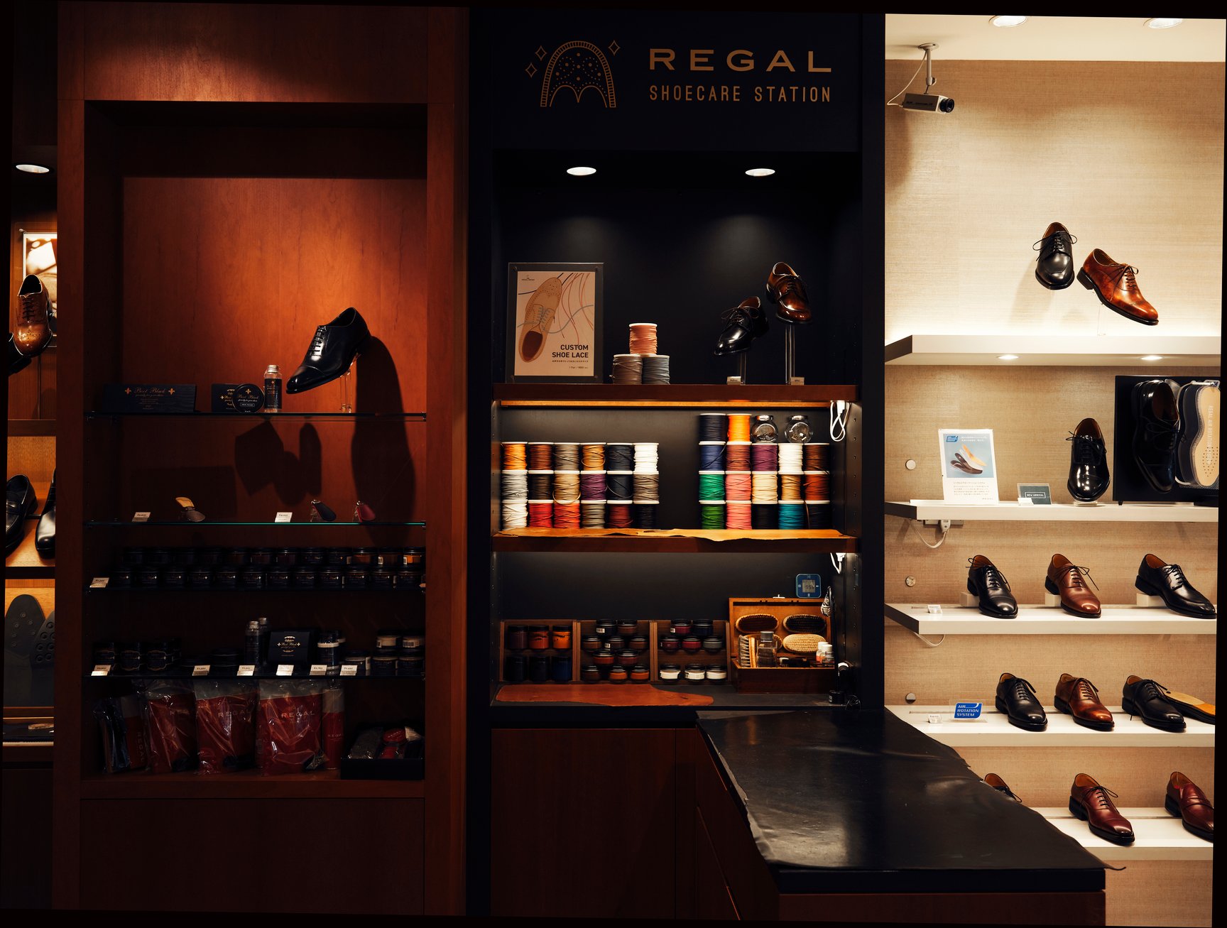 リーガル日本橋店の店内