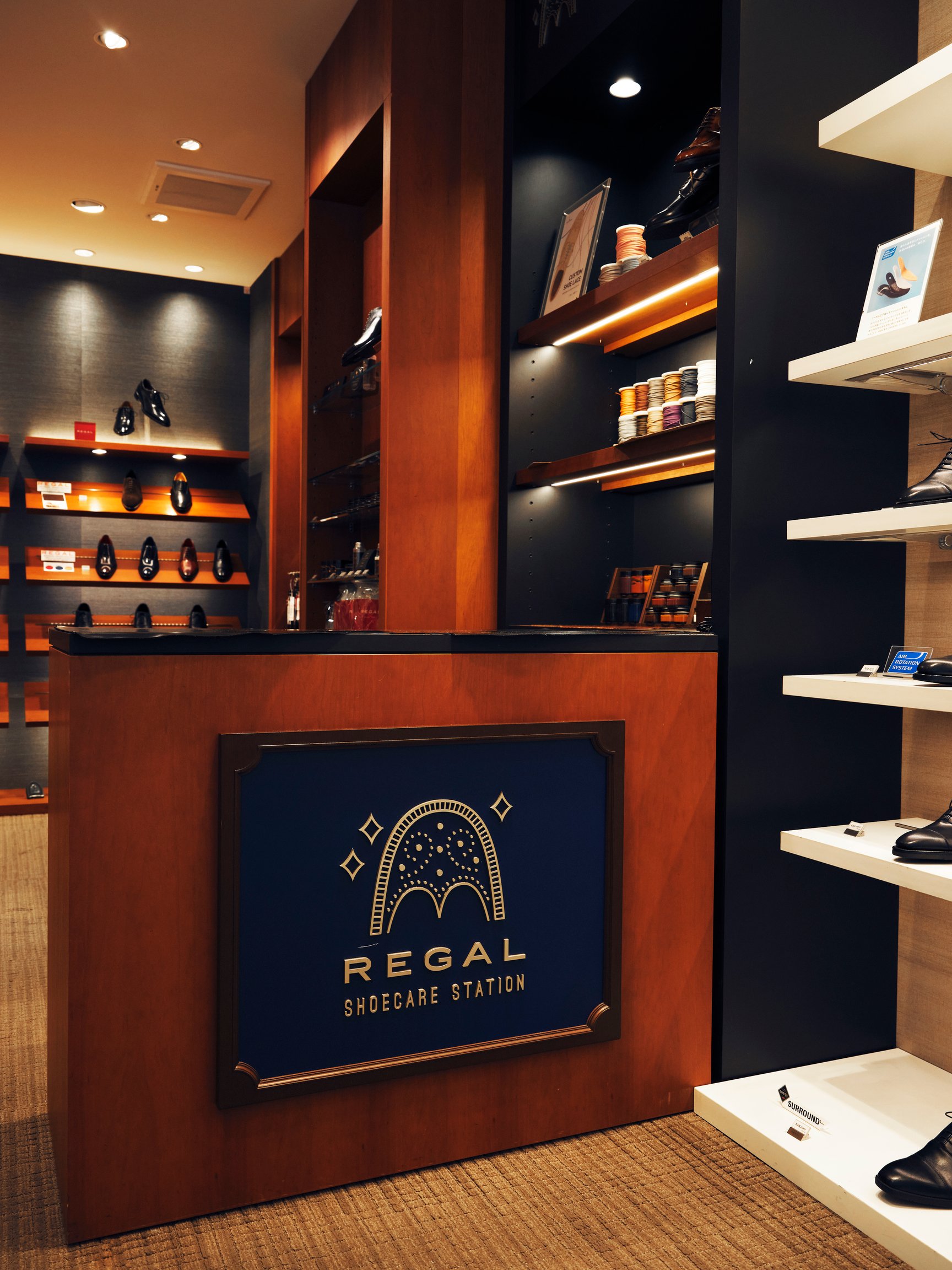 リーガル日本橋店の店内