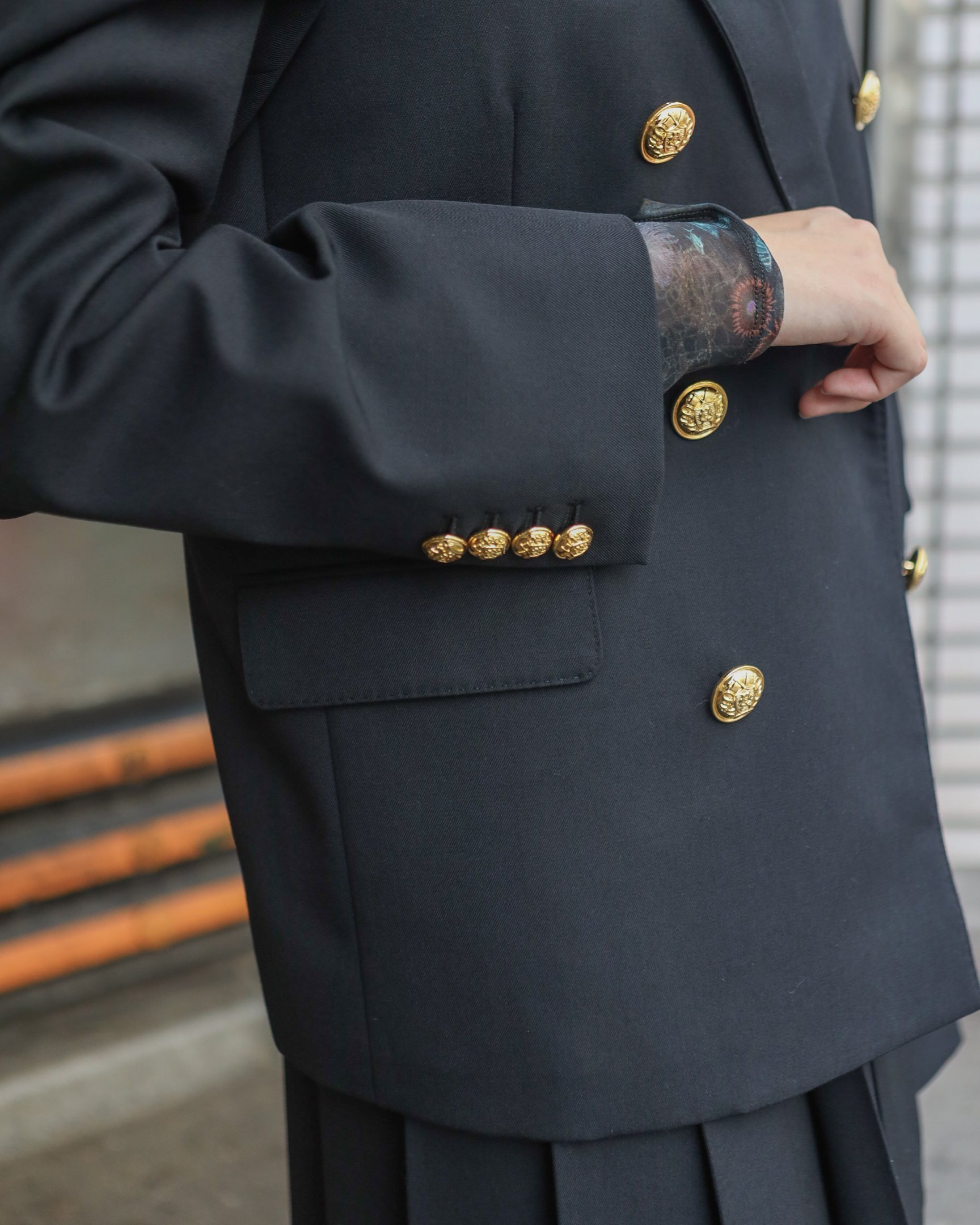 ビューティフルピープルのジャケット(女性着用)