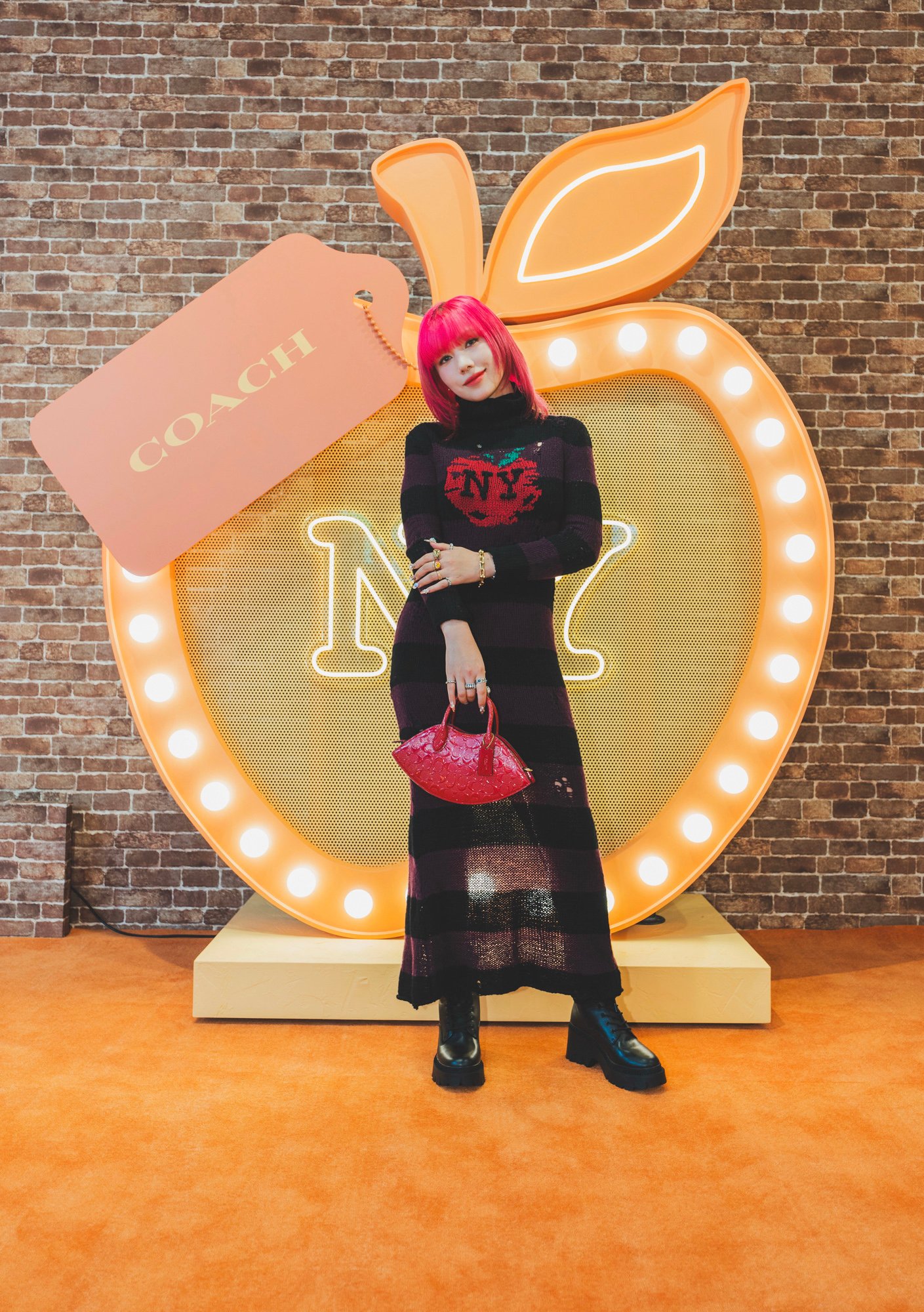 コーチが原宿にポップアップストア「Wear Your Shine」を出店