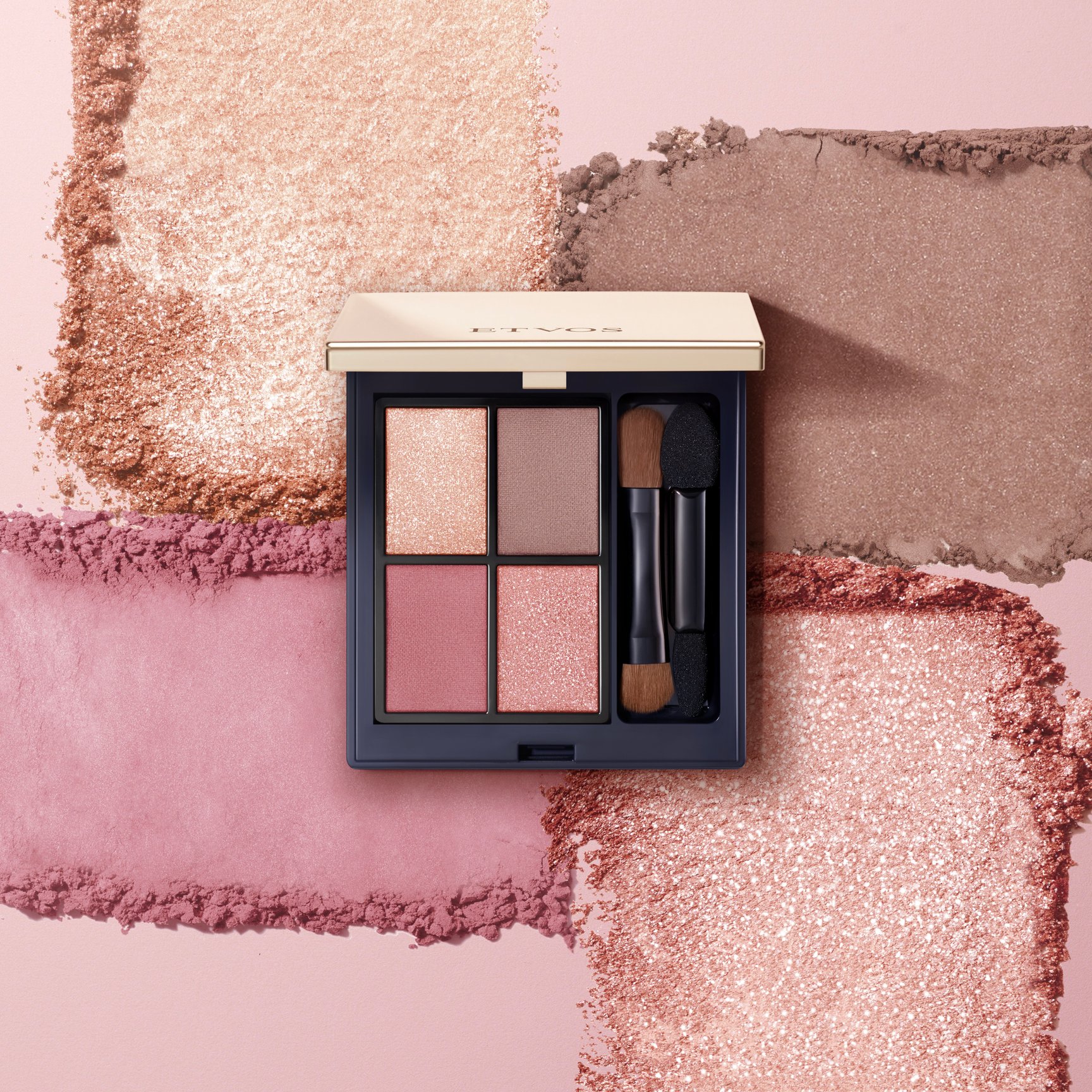 オレンジピンクのアイシャドウ