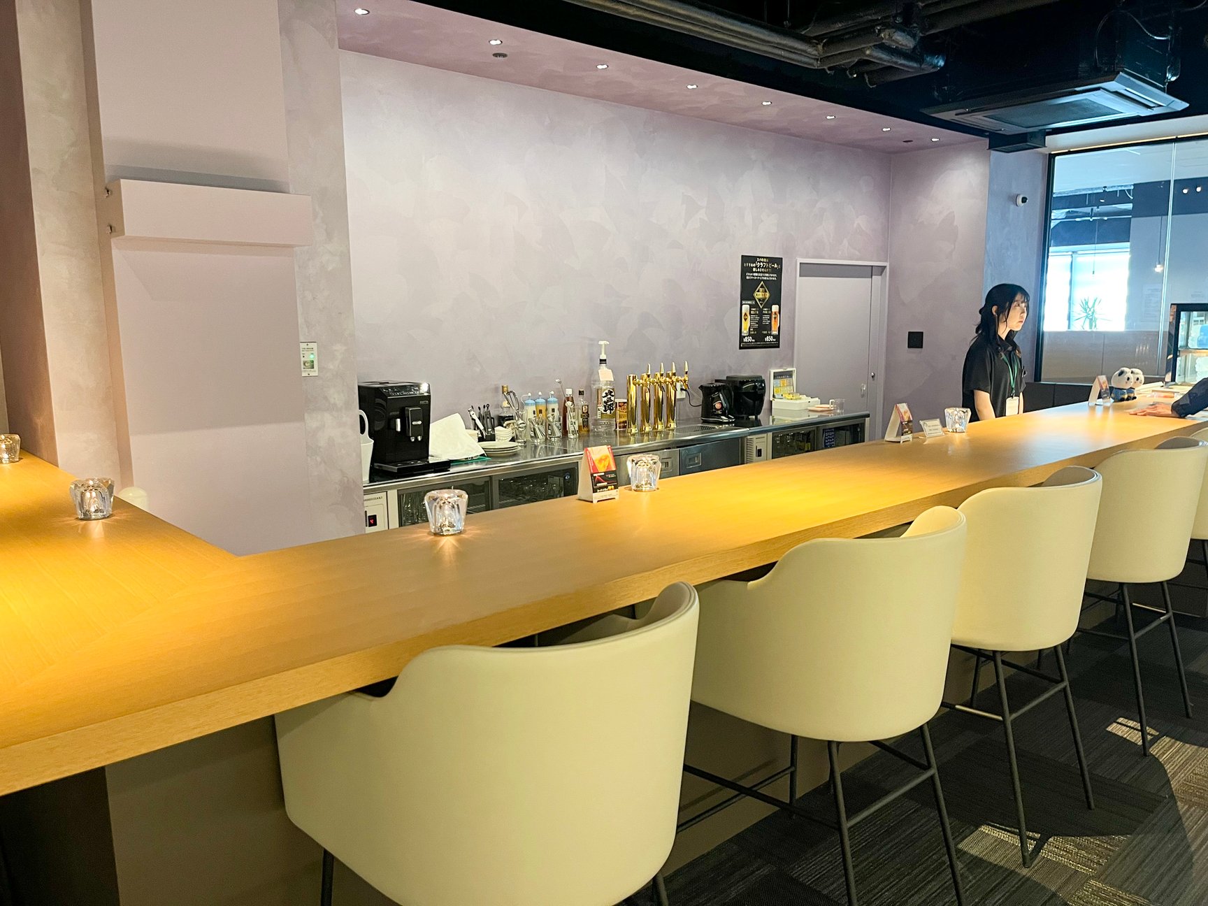 ラウンジのカウンター