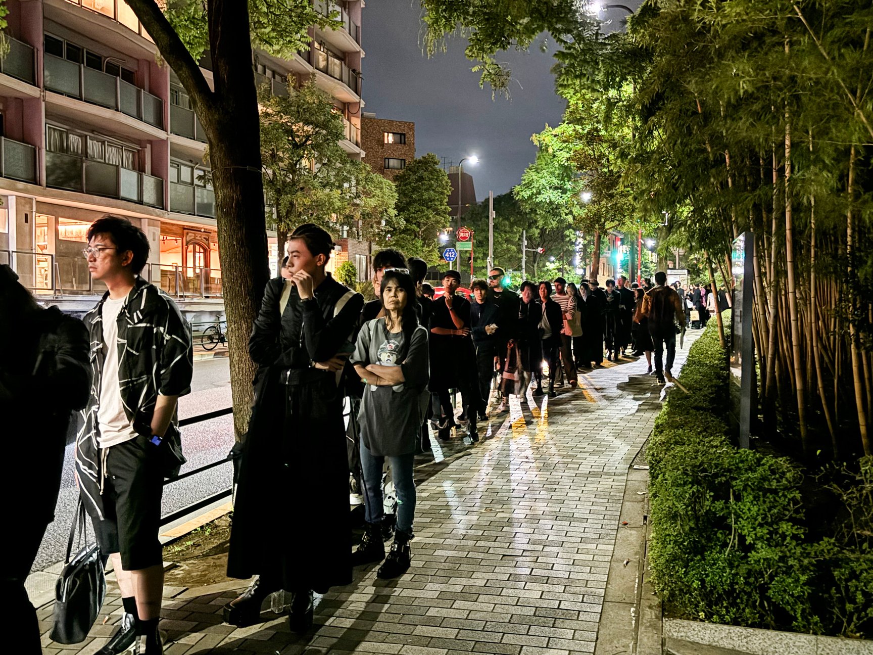 リック?オウエンスが20年ぶりに来日、サイン会にファンが押し寄せ長蛇の列
