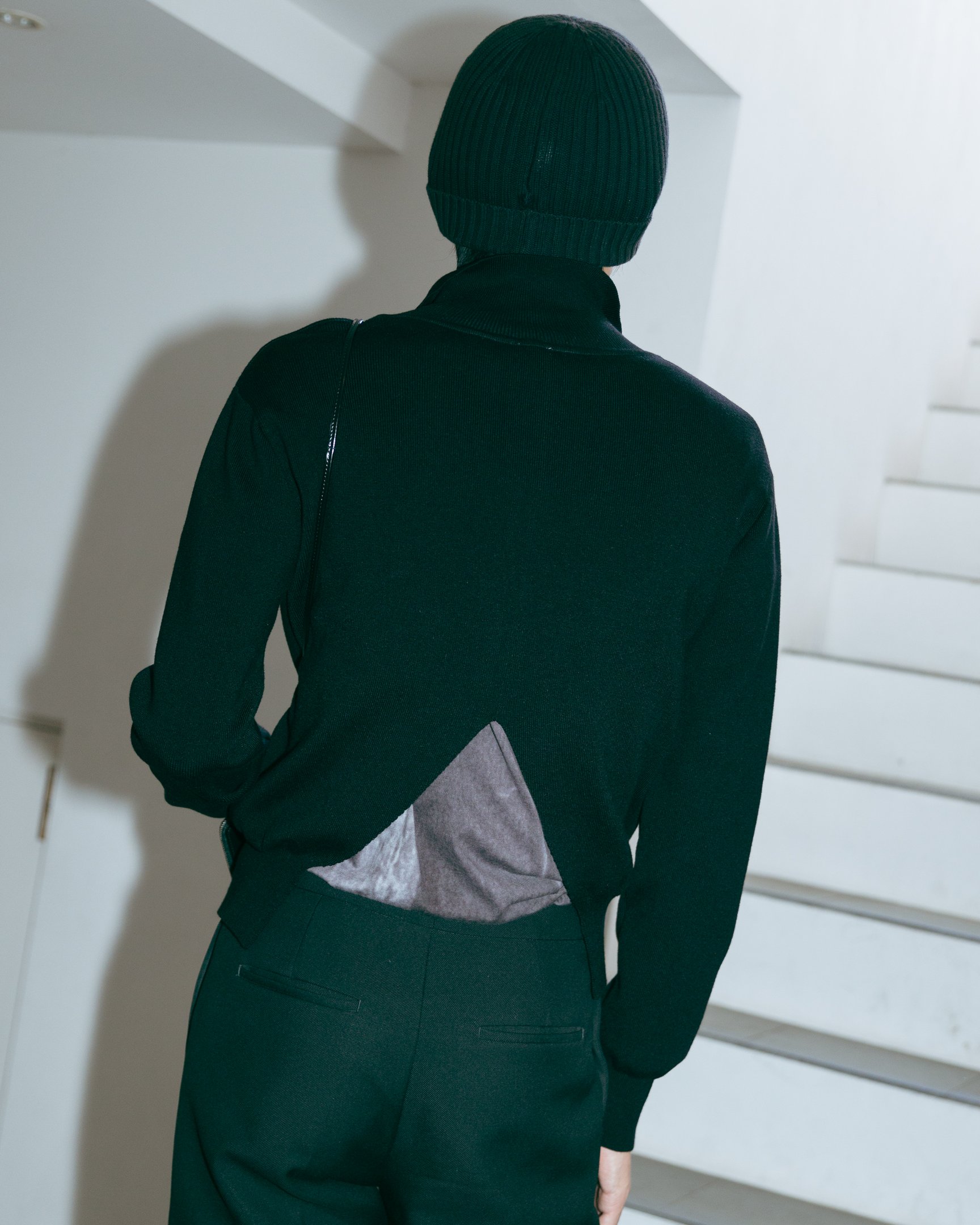 男性モデルの背中