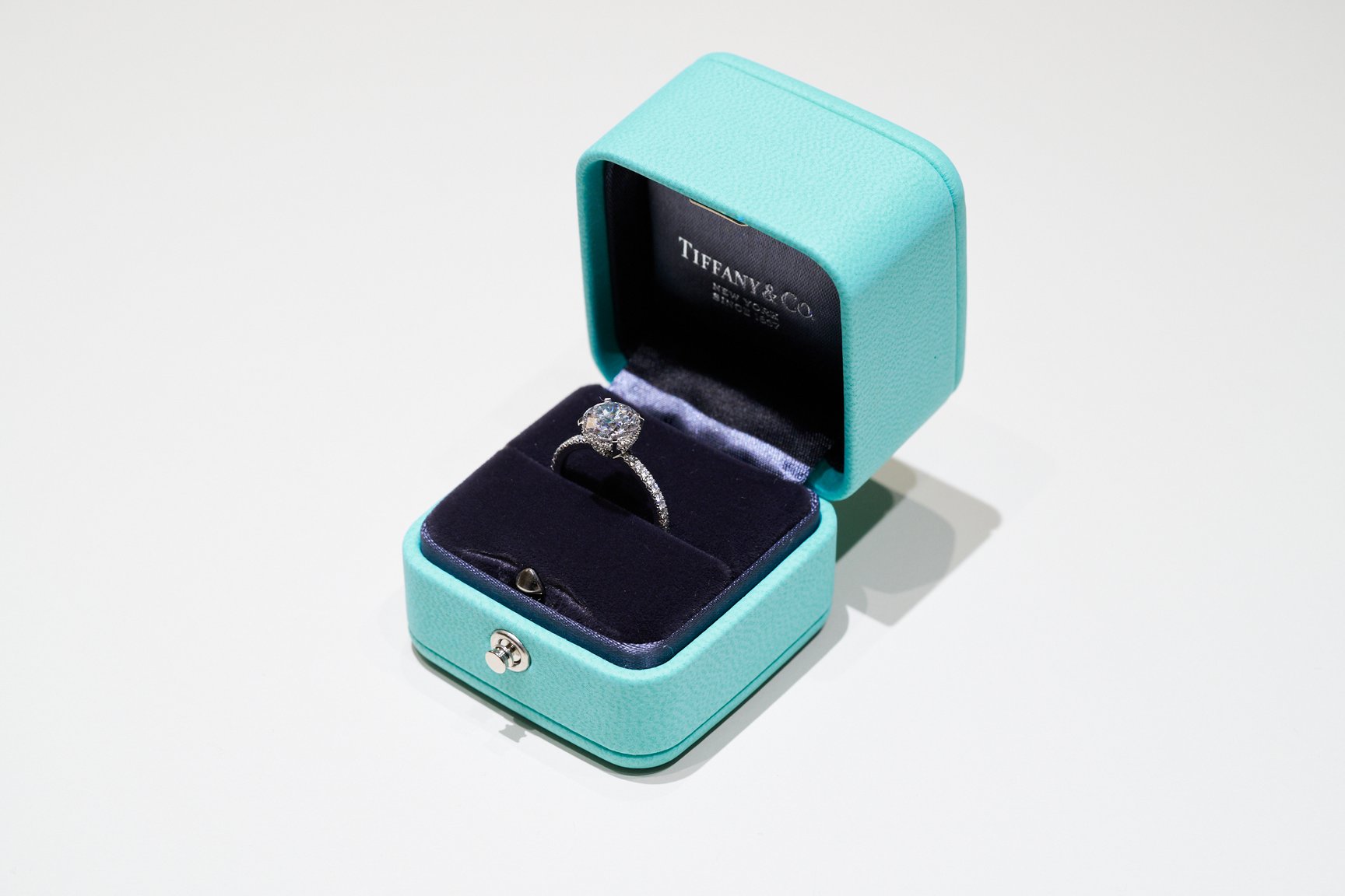 「ティファニー トゥルー ラウンド」エンゲージメント リング(1ct〜300万円台〜)