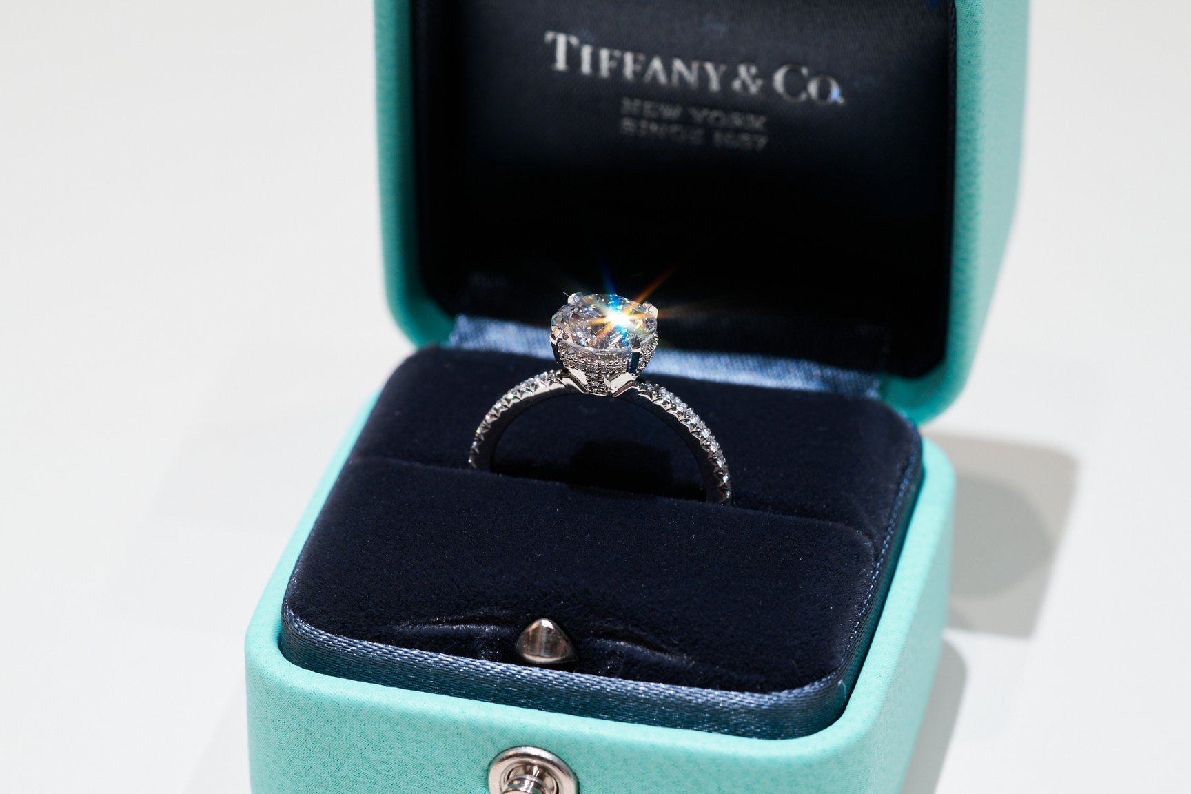 「ティファニー トゥルー ラウンド」エンゲージメント リング(1ct〜300万円台〜)