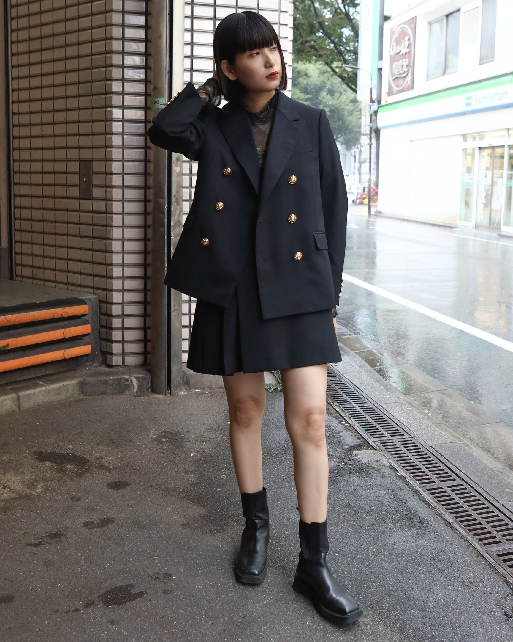 ビューティフルピープルのジャケット(女性着用)