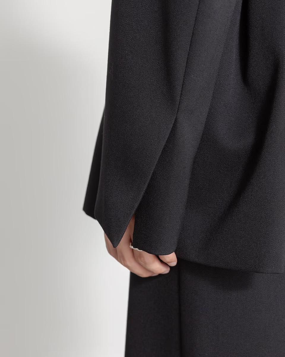 カナコサカイのテーラードジャケット