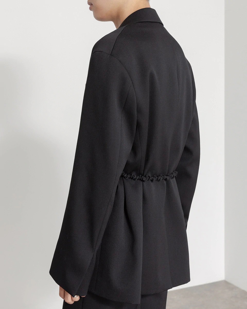 カナコサカイのテーラードジャケット