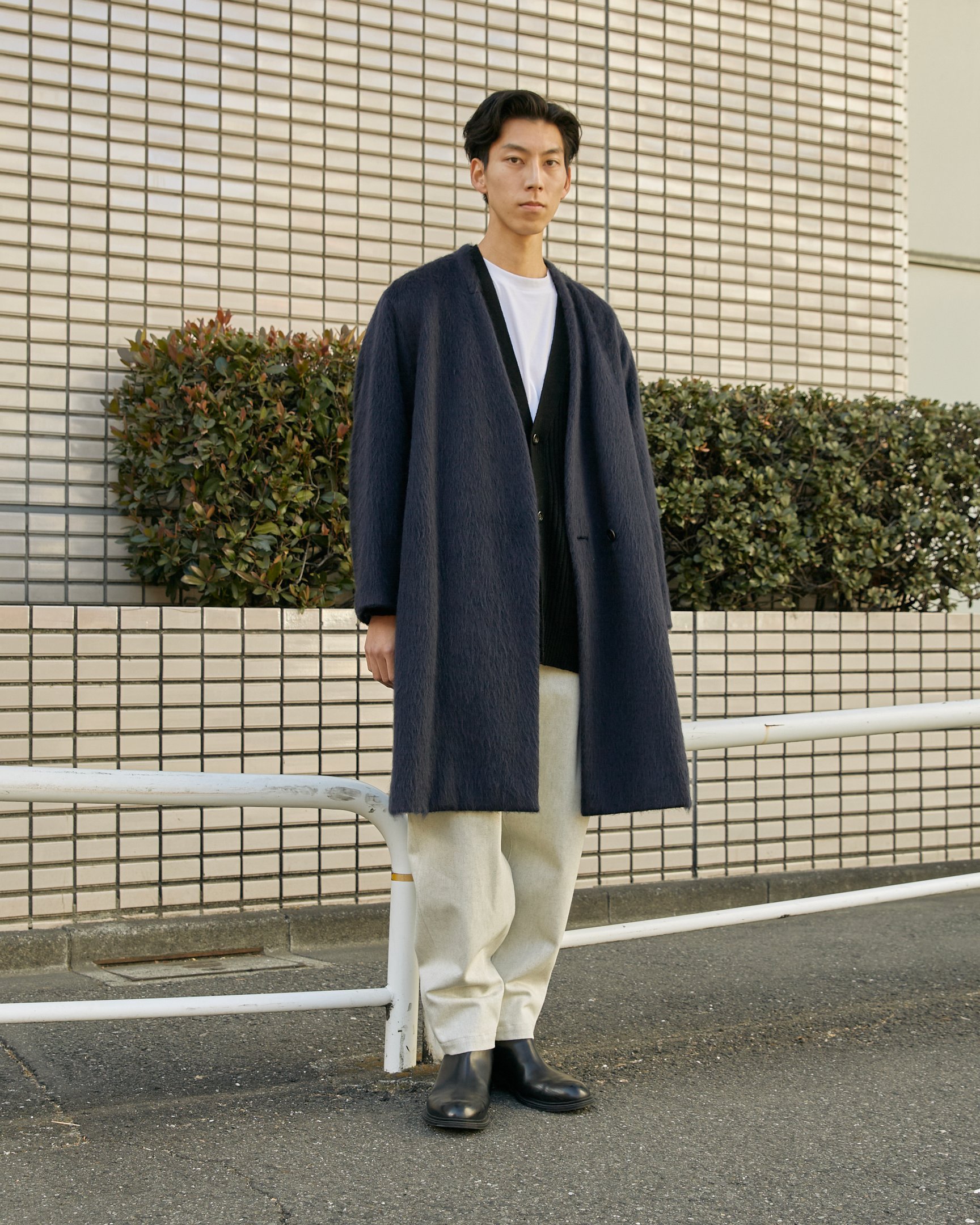エイトンのノーカラーコート