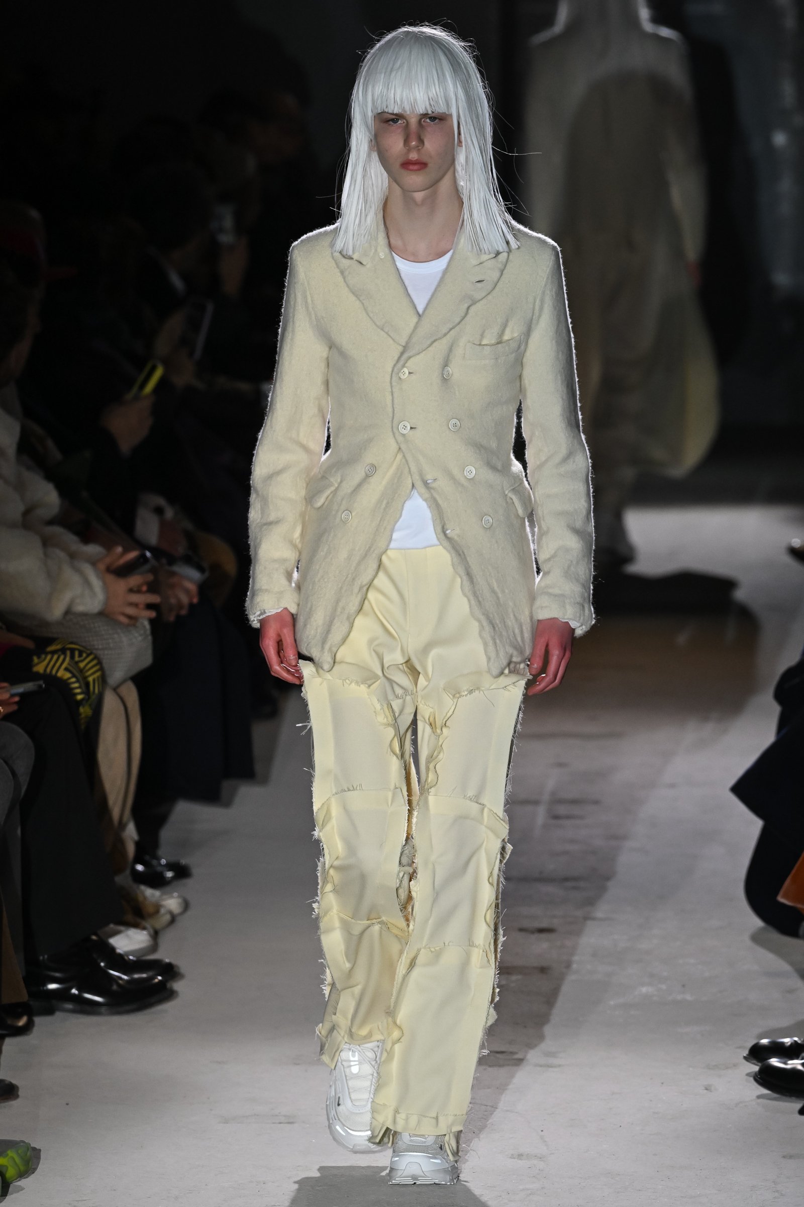 コムデギャルソンオムプリュス2024AW look24 ワイドスラックス 白は祈りの象徴」コム デ ギャルソン オム プリュス 2024年秋冬