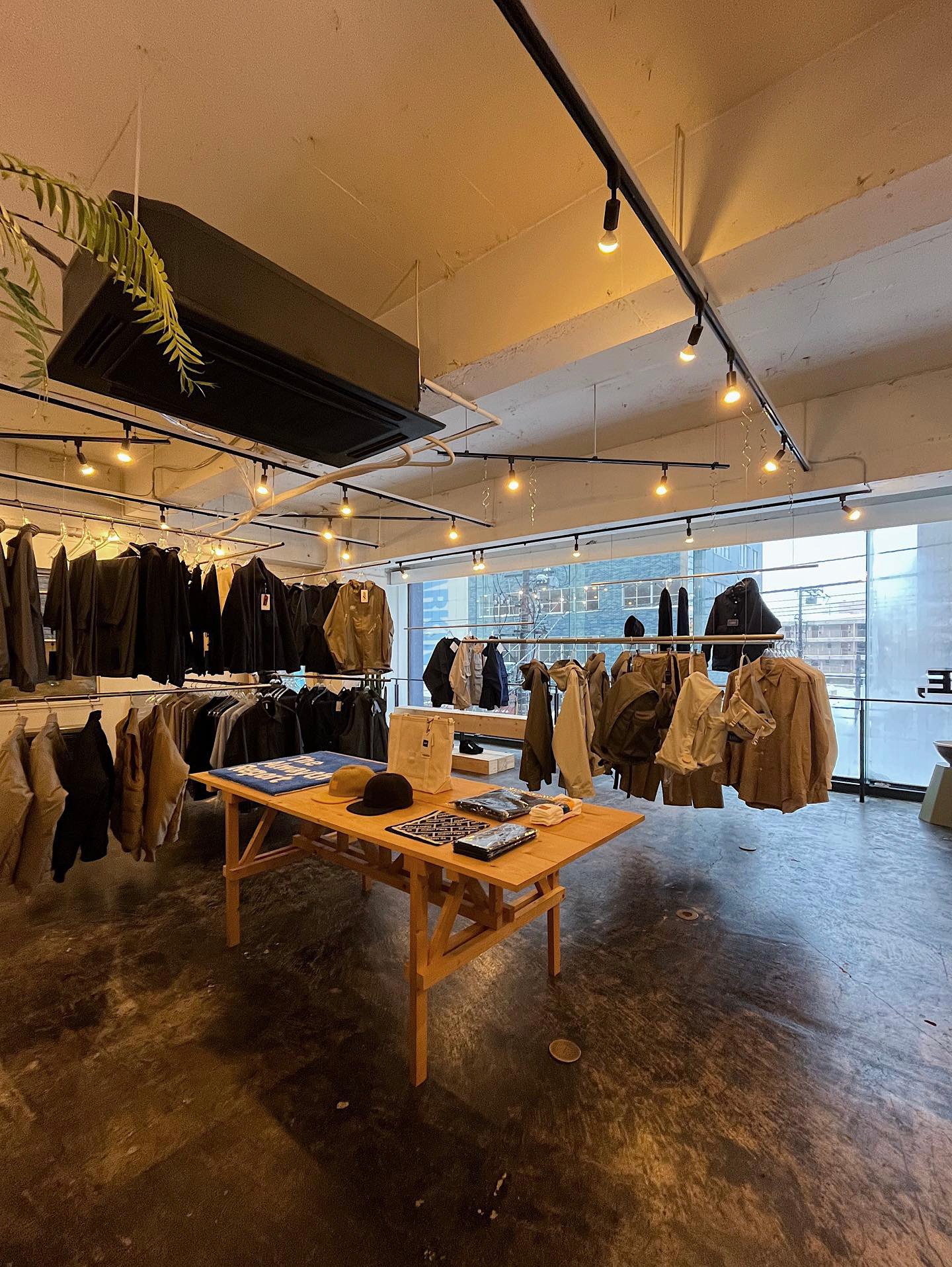 北海道のセレクトショップ「ウェイク」の店内