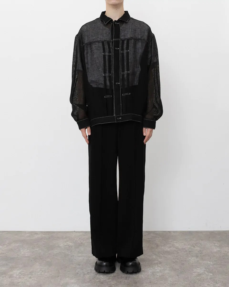 ジョンメイソンスミスのジャケットを着た男性モデル