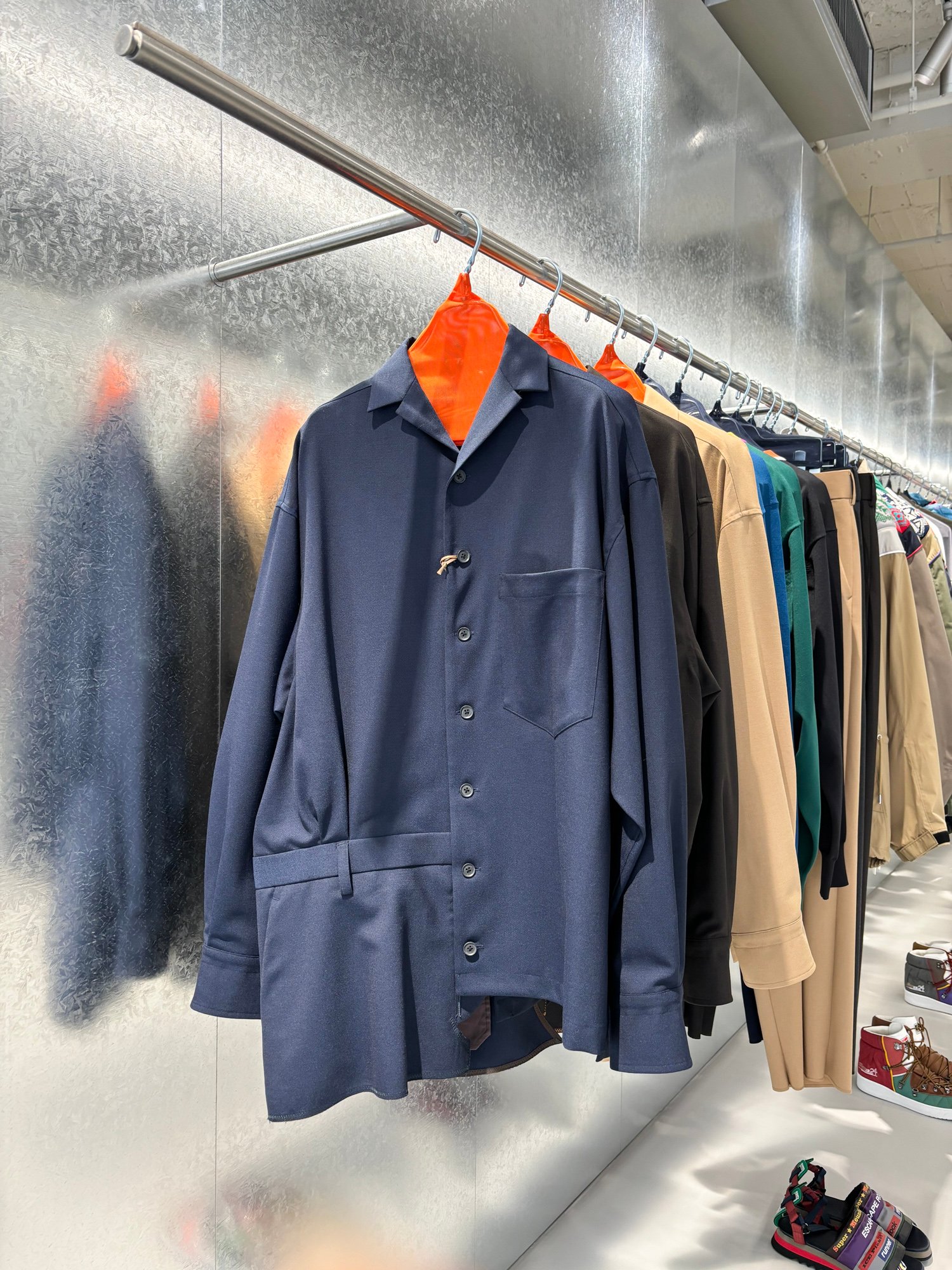 カラーが約15年ぶりの路面店「kolor 丸の内」をオープン