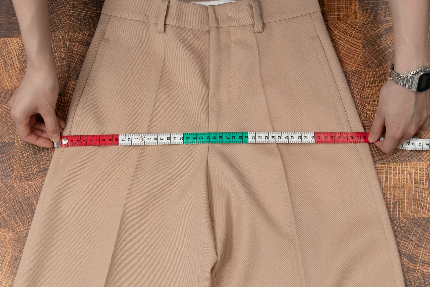 洋服を計測する様子