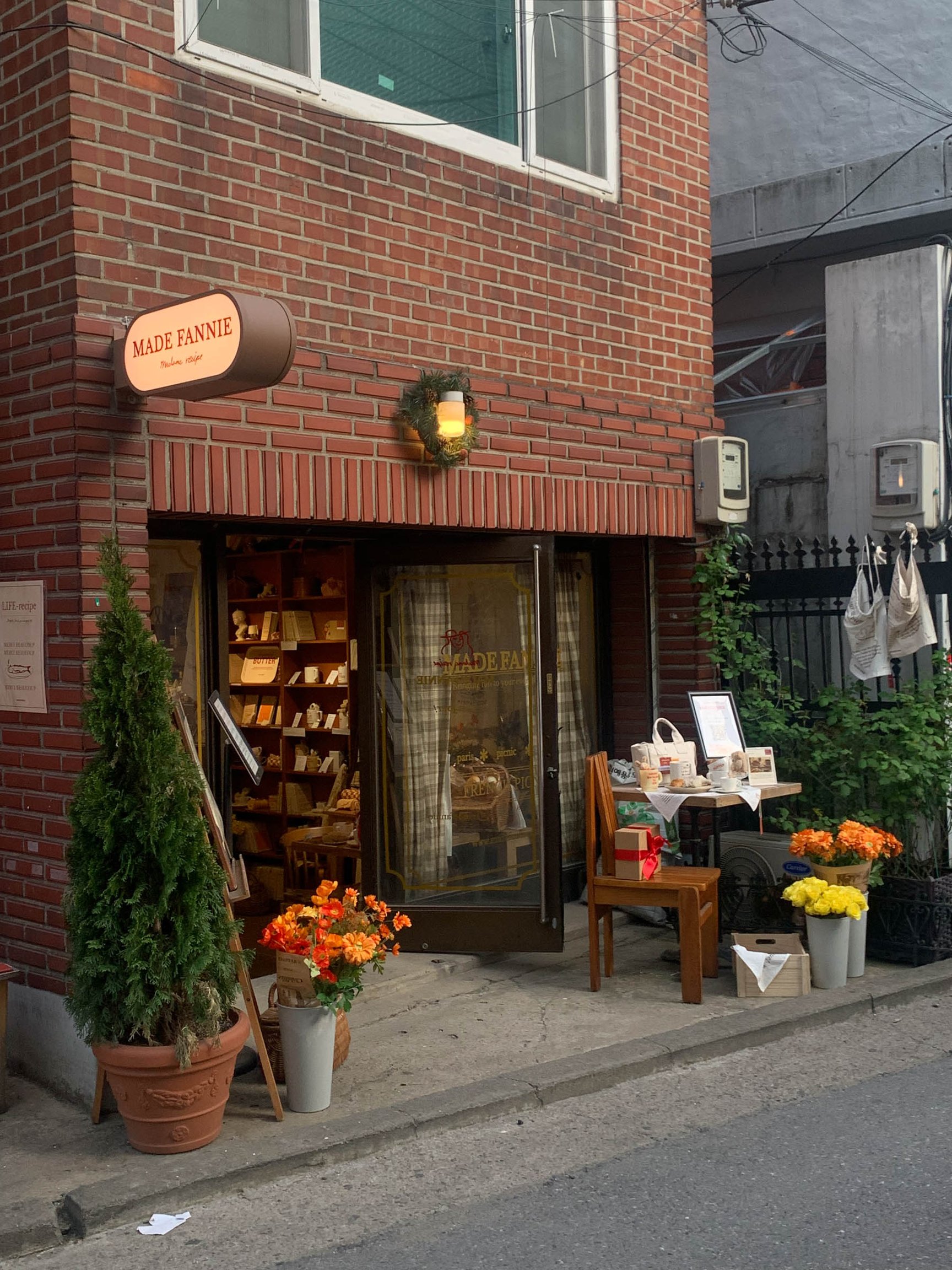 MADEFANNIEの店舗の画像