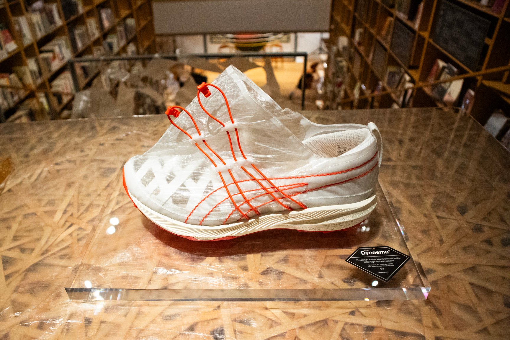 アシックスのスニーカー