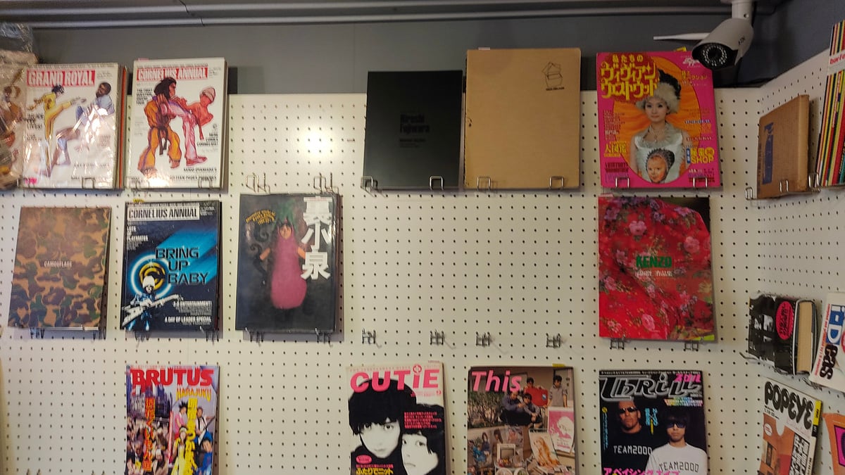 移動型の古本屋「tuneless melody bookstore」の店内
