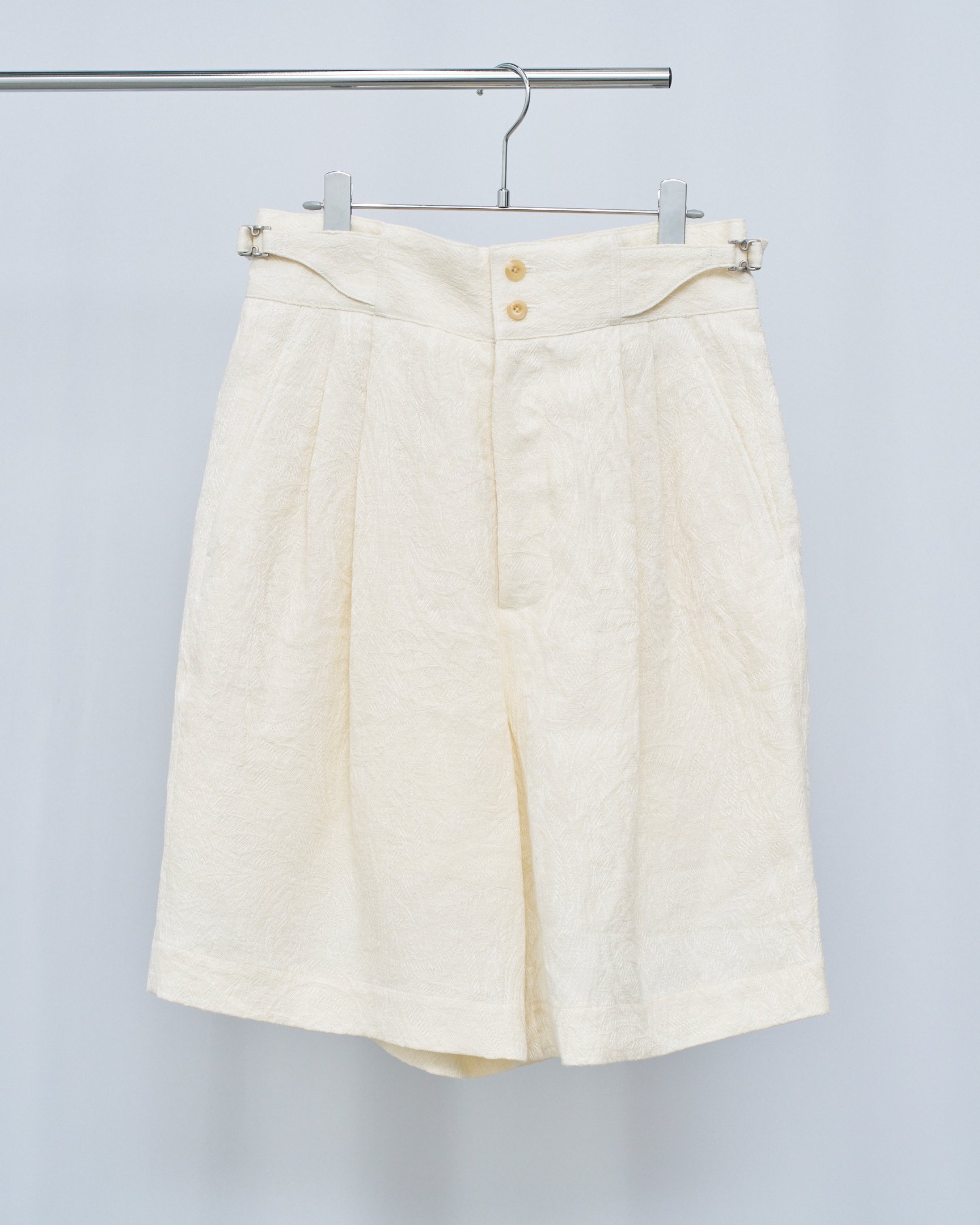 イレニサのショートパンツ