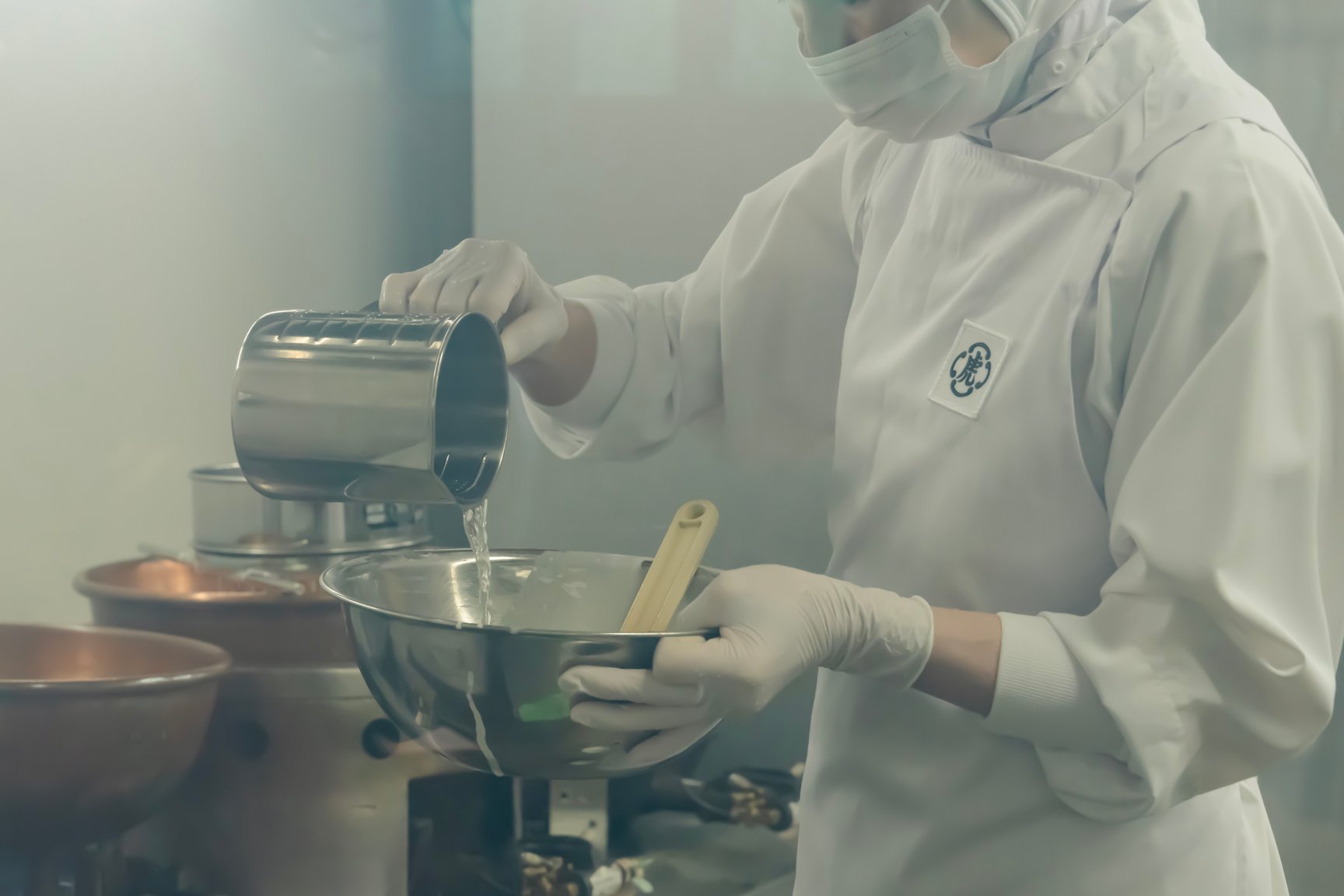とらや赤坂店内 和菓子工房の様子