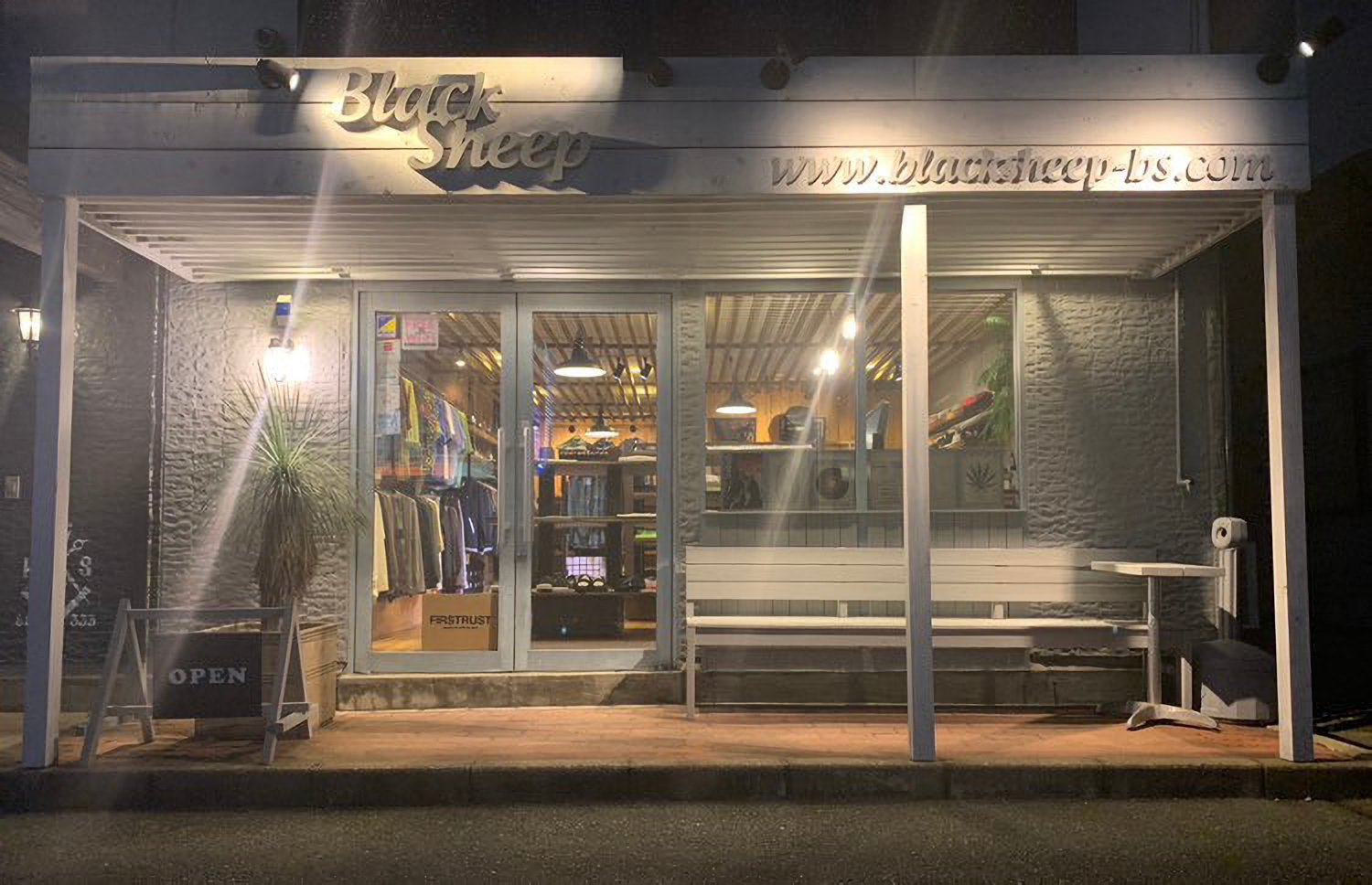 秋田県のセレクトショップ「BlackSheep」の外観