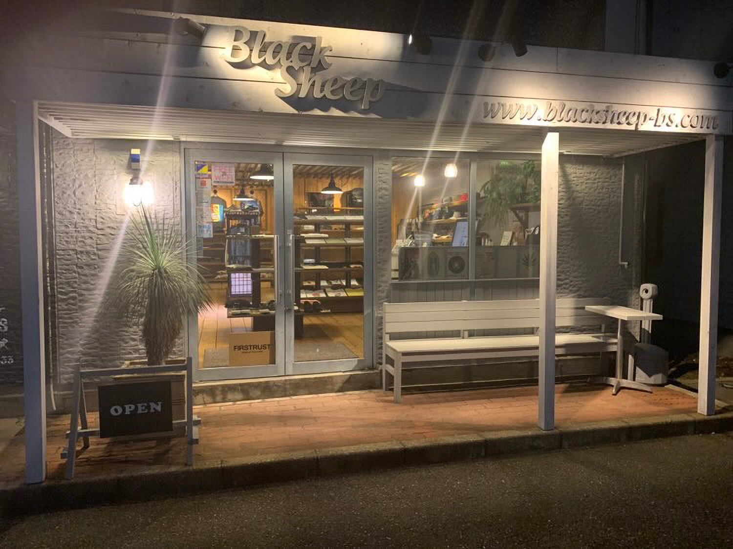秋田県のセレクトショップ「BlackSheep」の外観