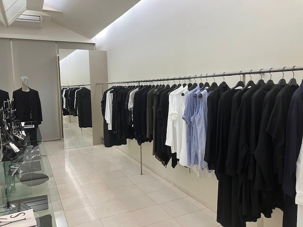 秋田県のセレクトショップ「femme et mode super cation」の店内