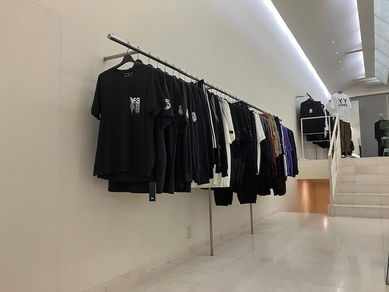 秋田県のセレクトショップ「femme et mode super cation」の店内