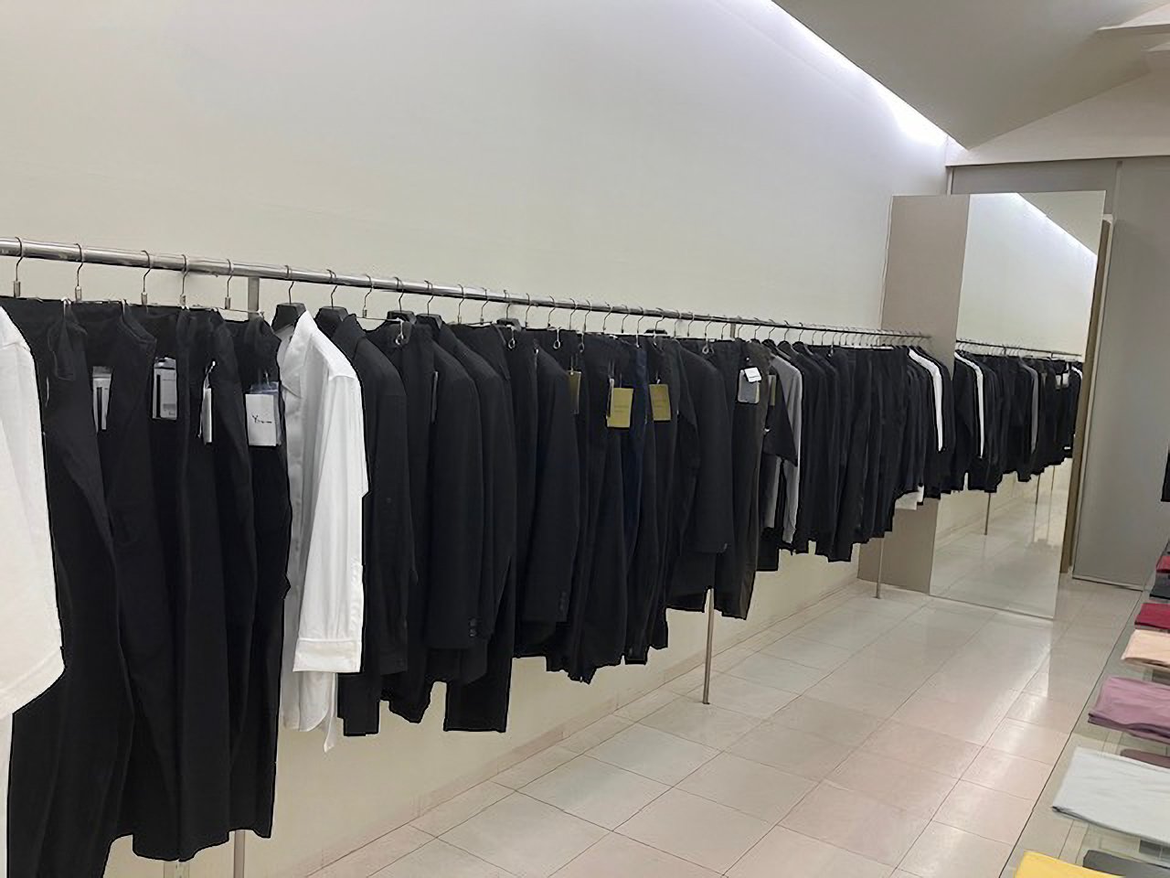 秋田県のセレクトショップ「femme et mode super cation」の店内