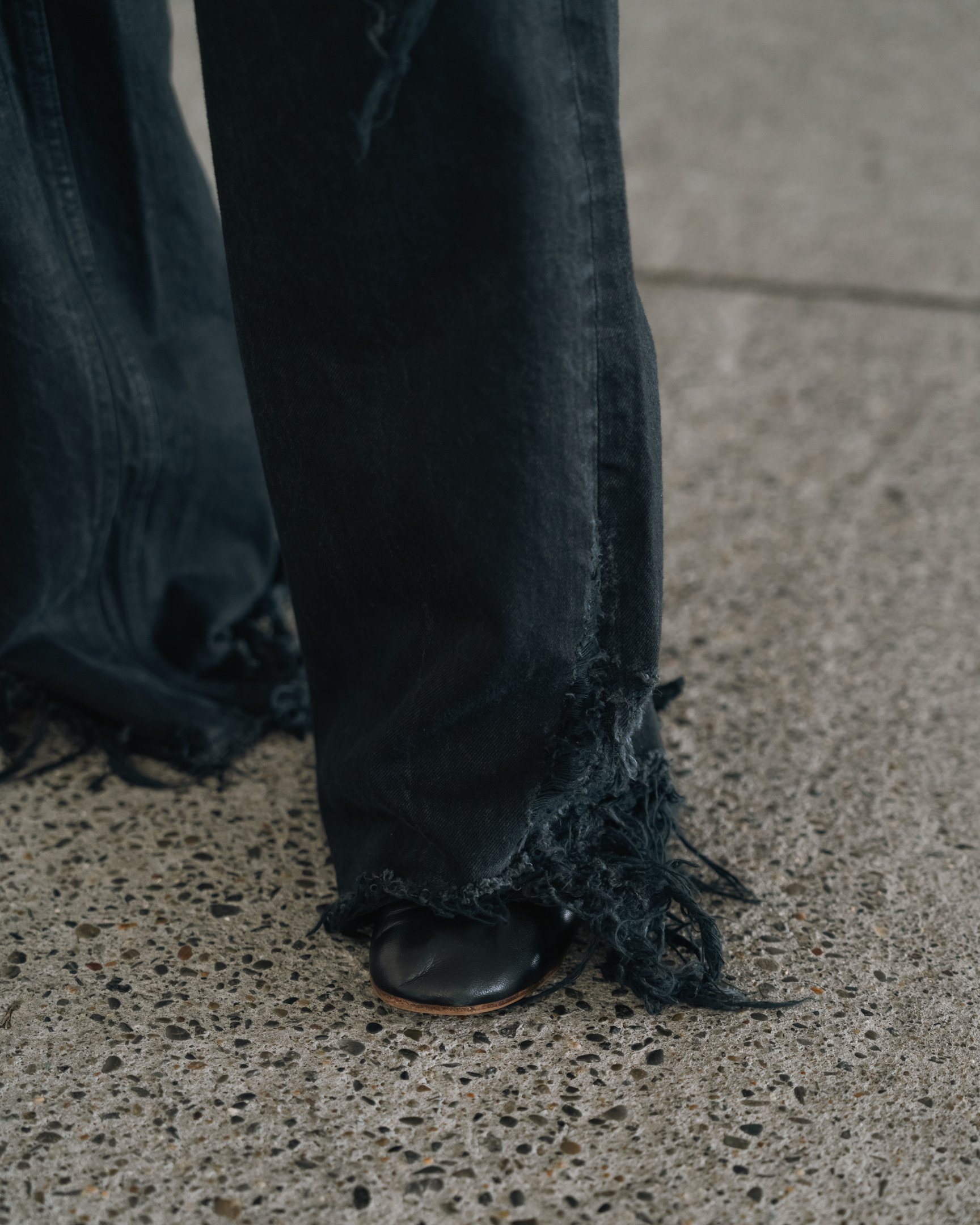 カナコサカイのTシャツを着たモデル