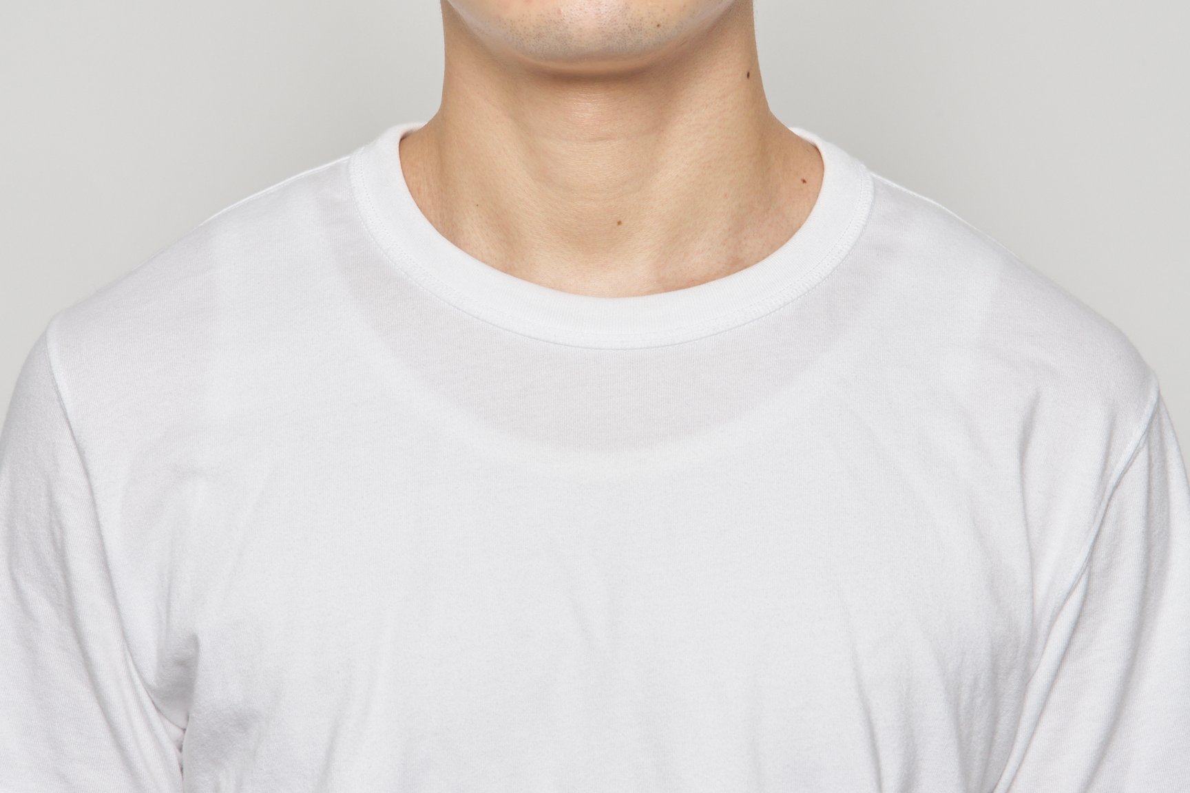 クルーネックTシャツの着画