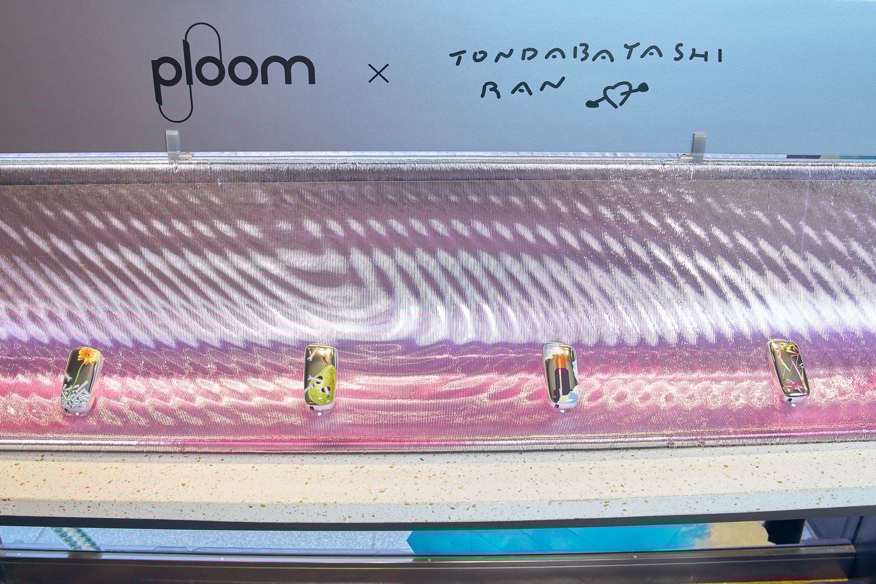 とんだ林蘭がデザインしたPloom Shop 銀座店の店内