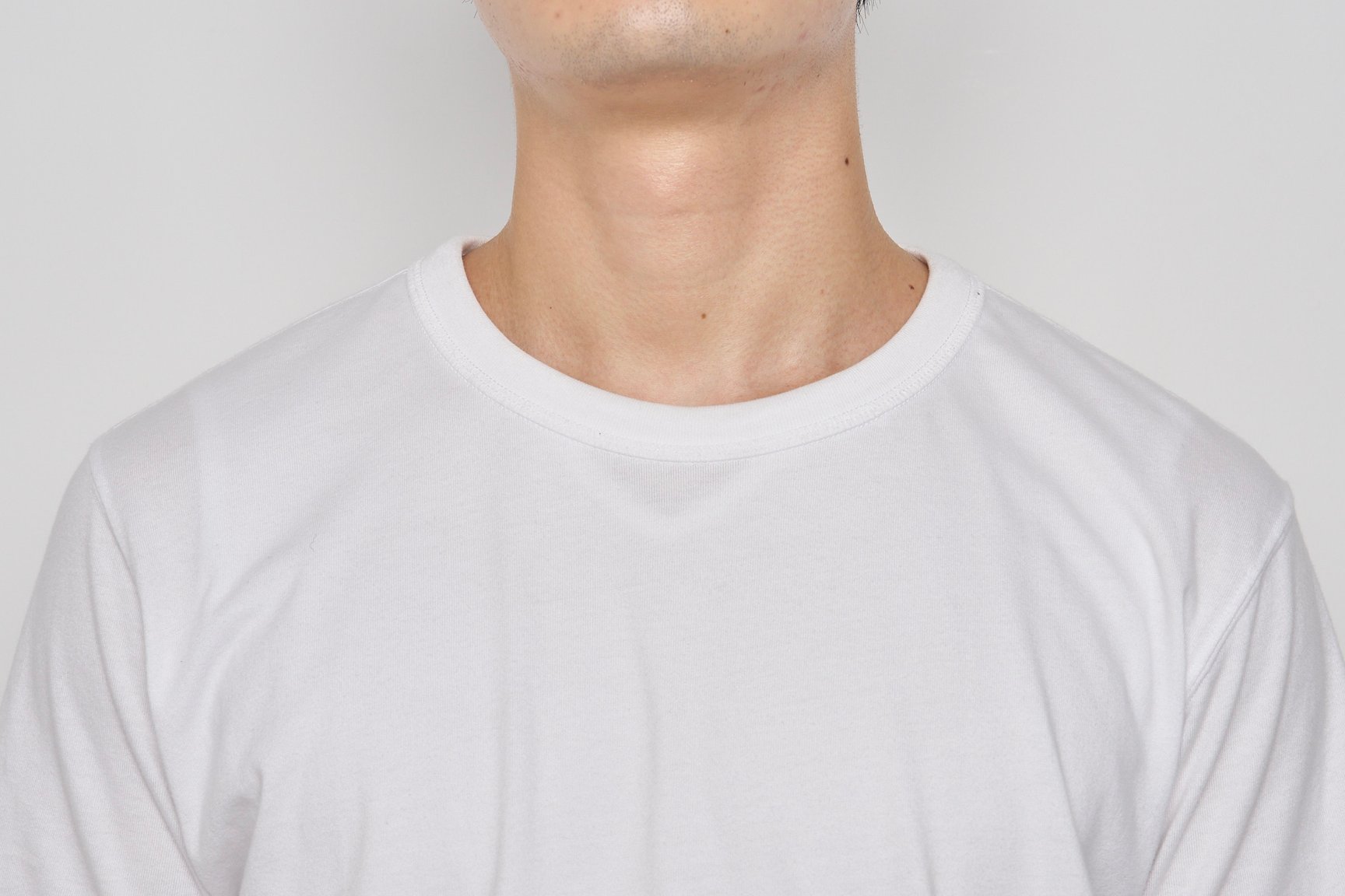 クルーネックTシャツの着画